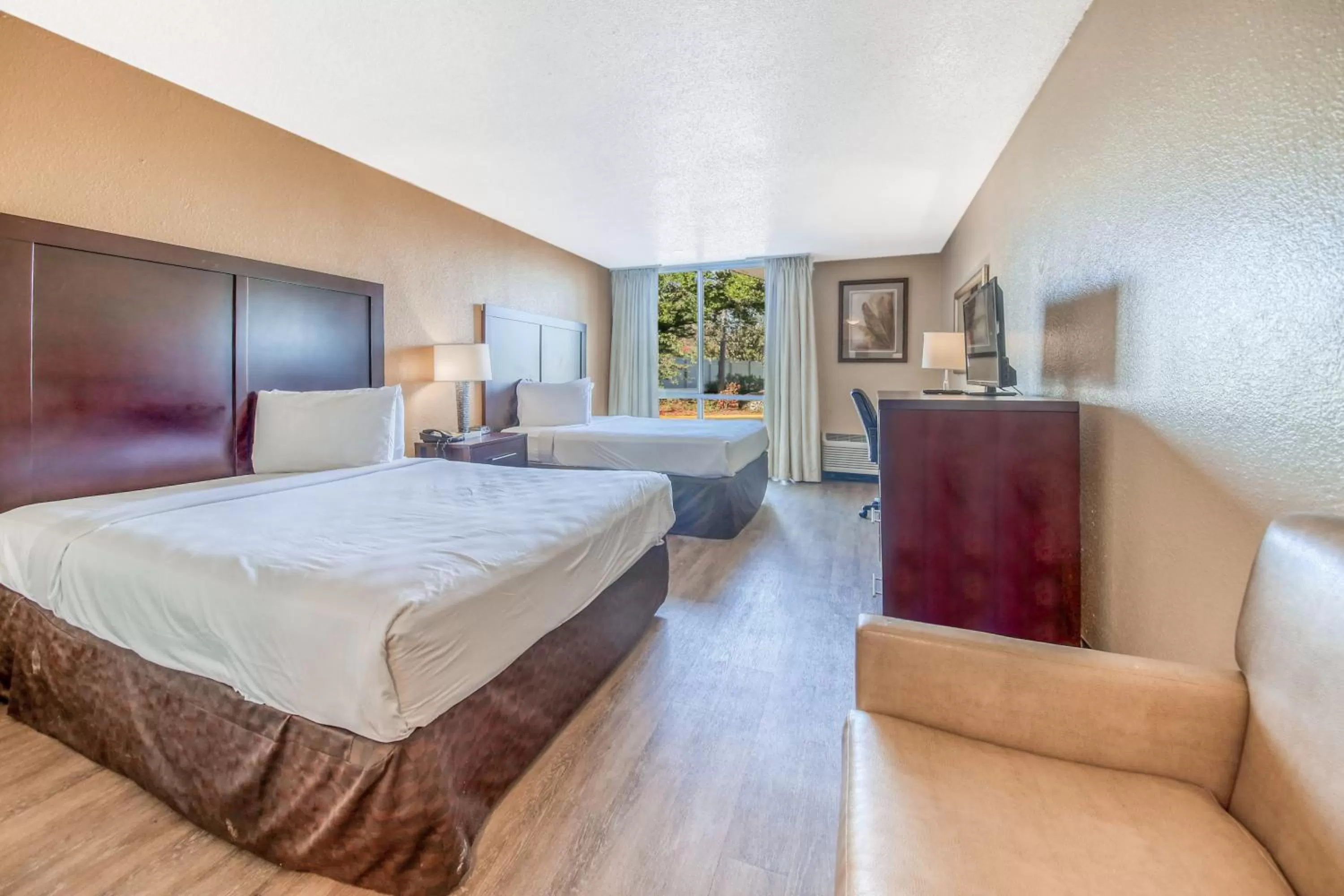 Photo of the whole room in Floridian Express International Drive