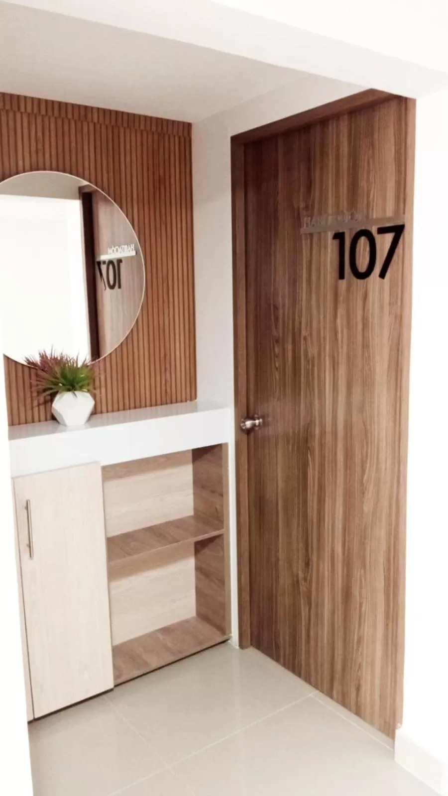 wardrobe in Aw Hotel Pasarela Real