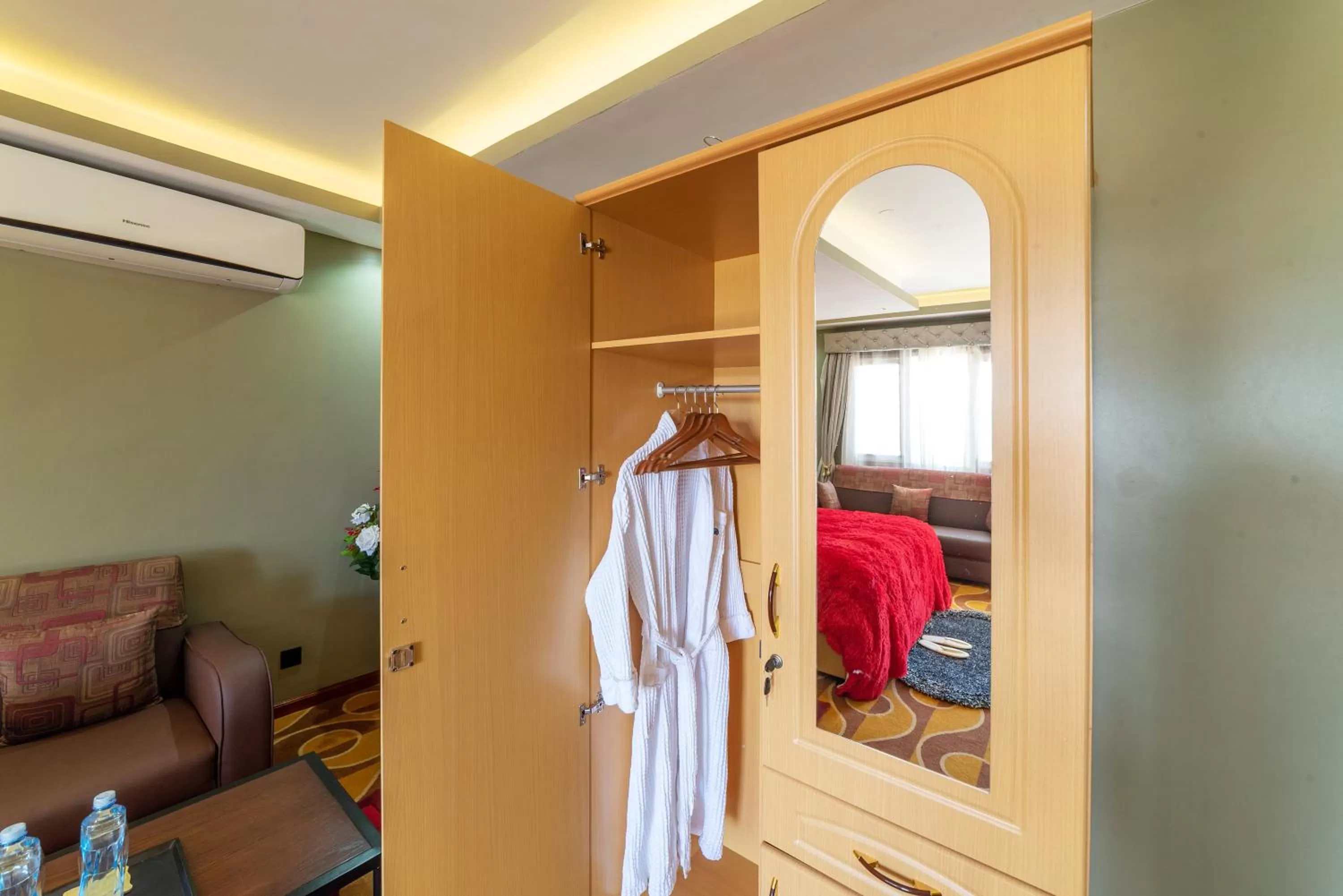 wardrobe, Bed in Afro Park Hotel