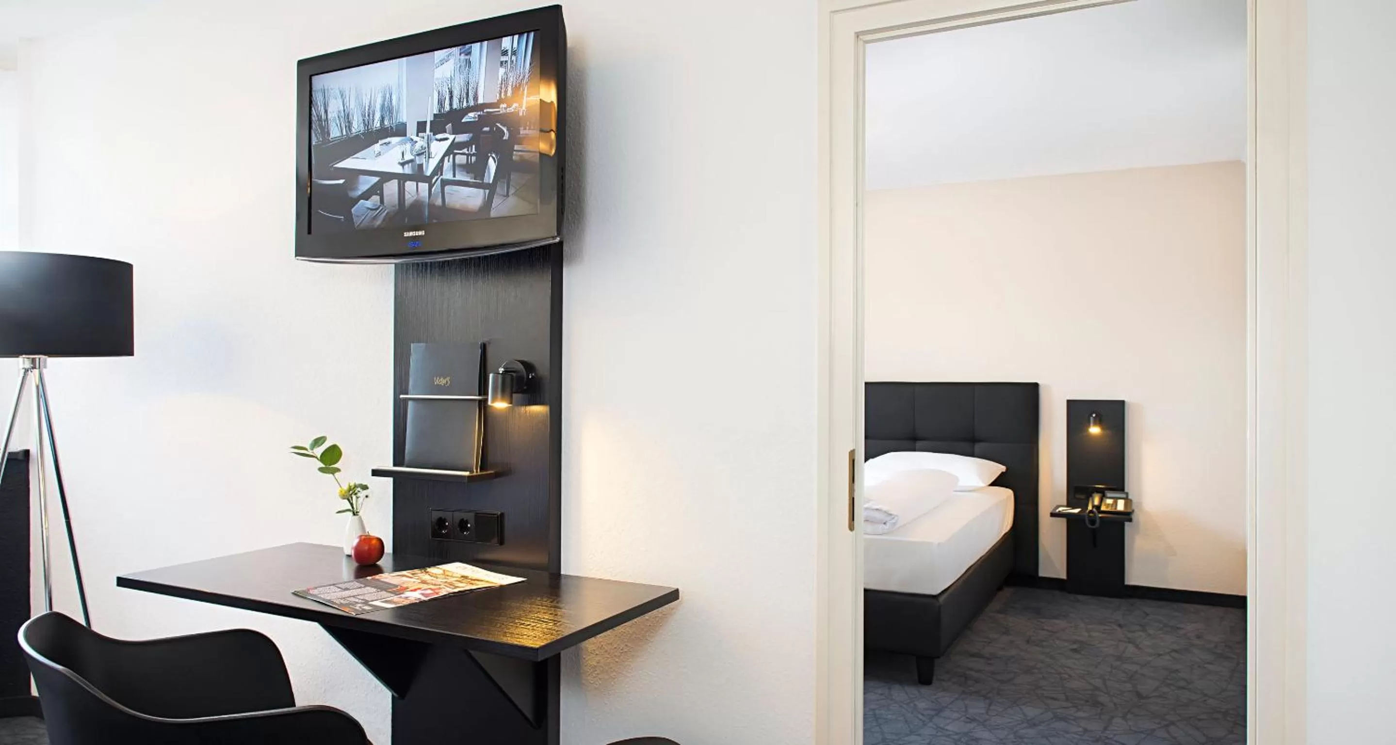 Photo of the whole room, Bed in Victor's Residenz-Hotel München