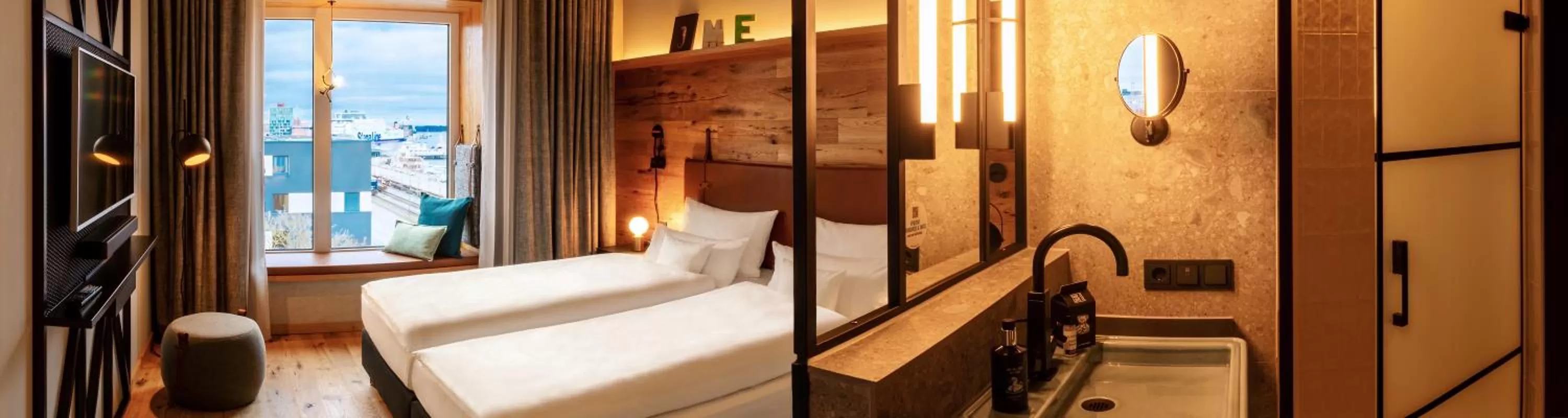 Photo of the whole room, Bed in Me and All Hotel Kiel, by Hyatt