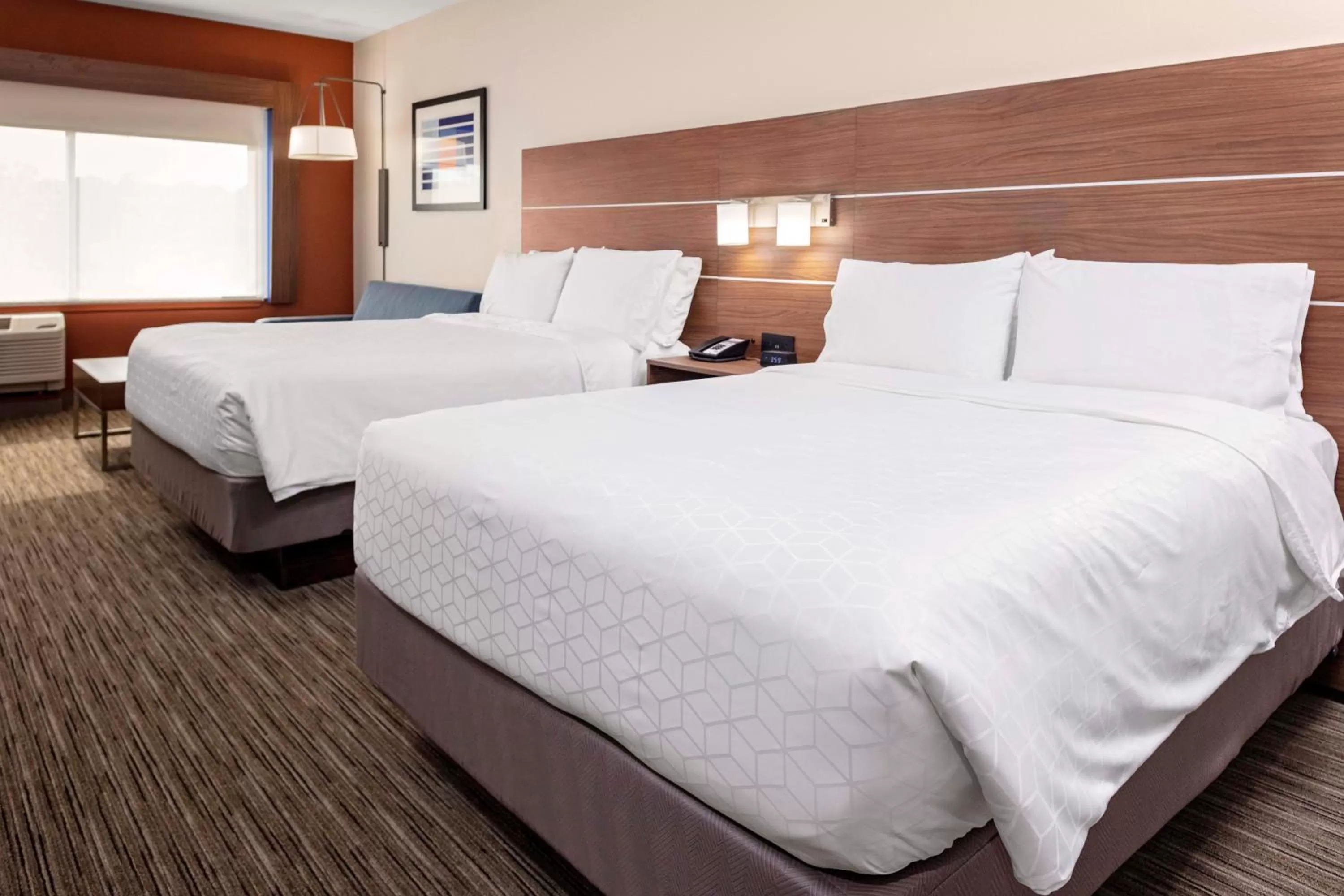 Photo of the whole room, Bed in Holiday Inn Express & Suites - Madison by IHG