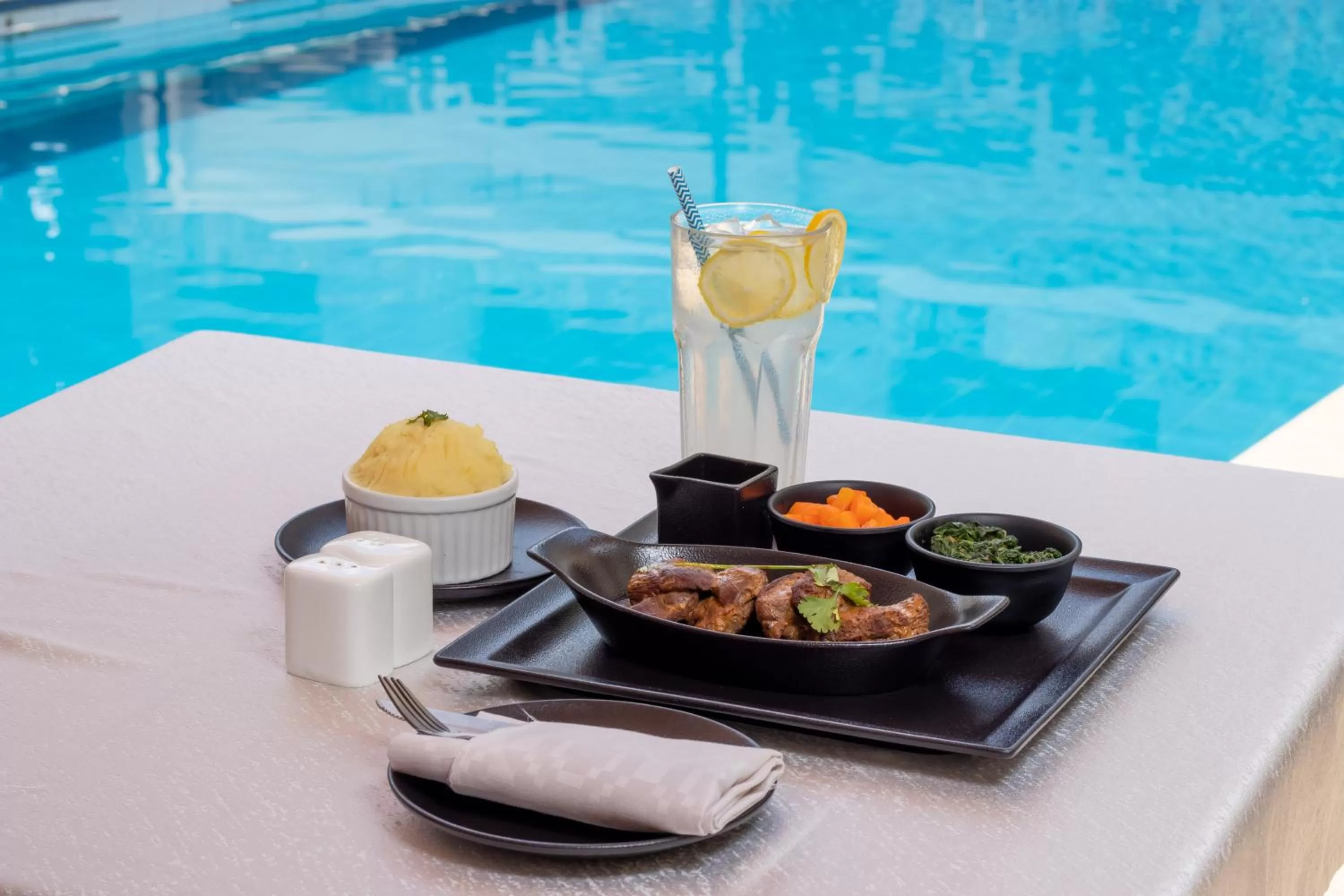 Food and drinks in Hotel Waterbuck