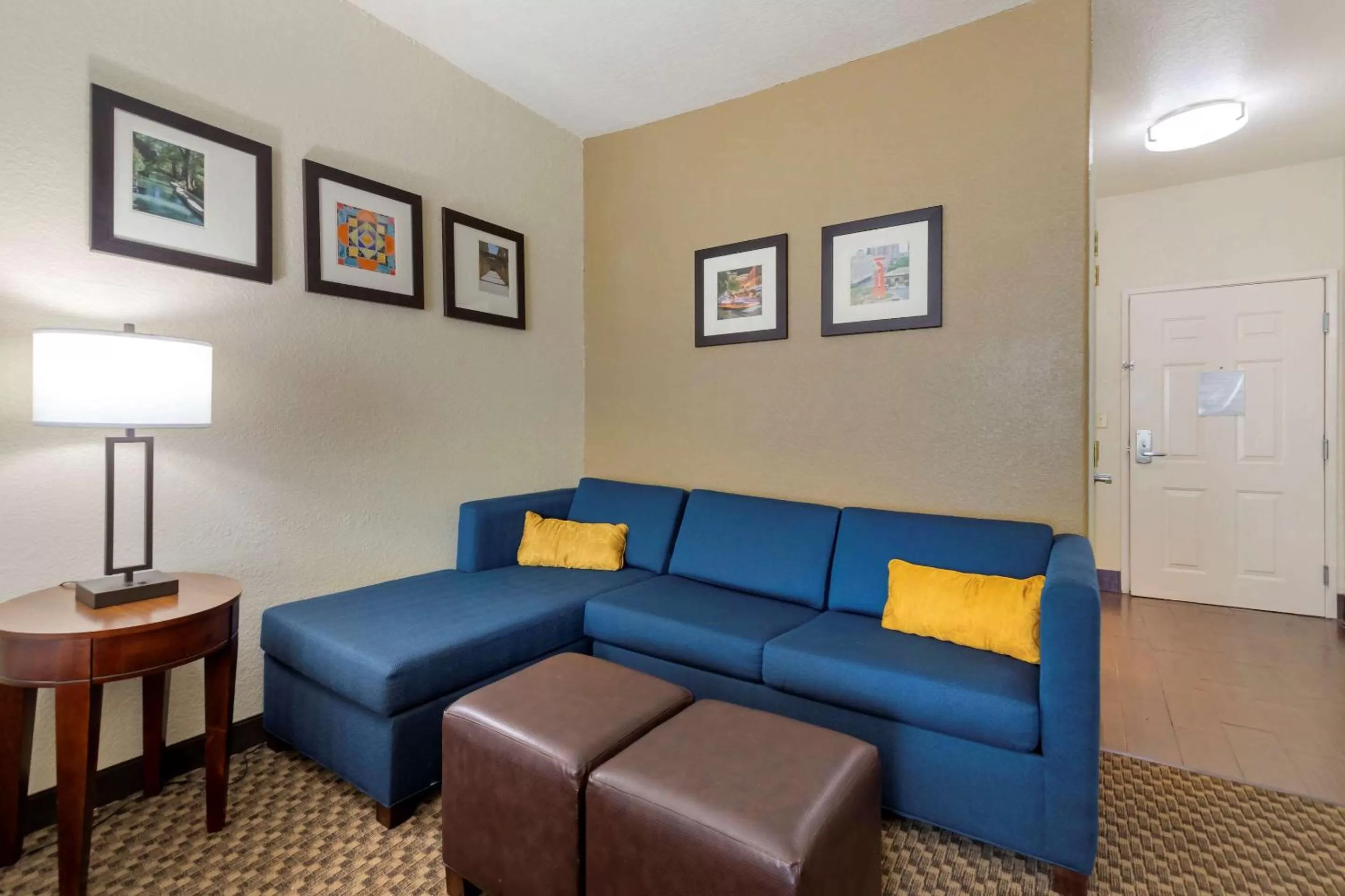 Photo of the whole room in Comfort Inn & Suites Near Six Flags & Medical Center