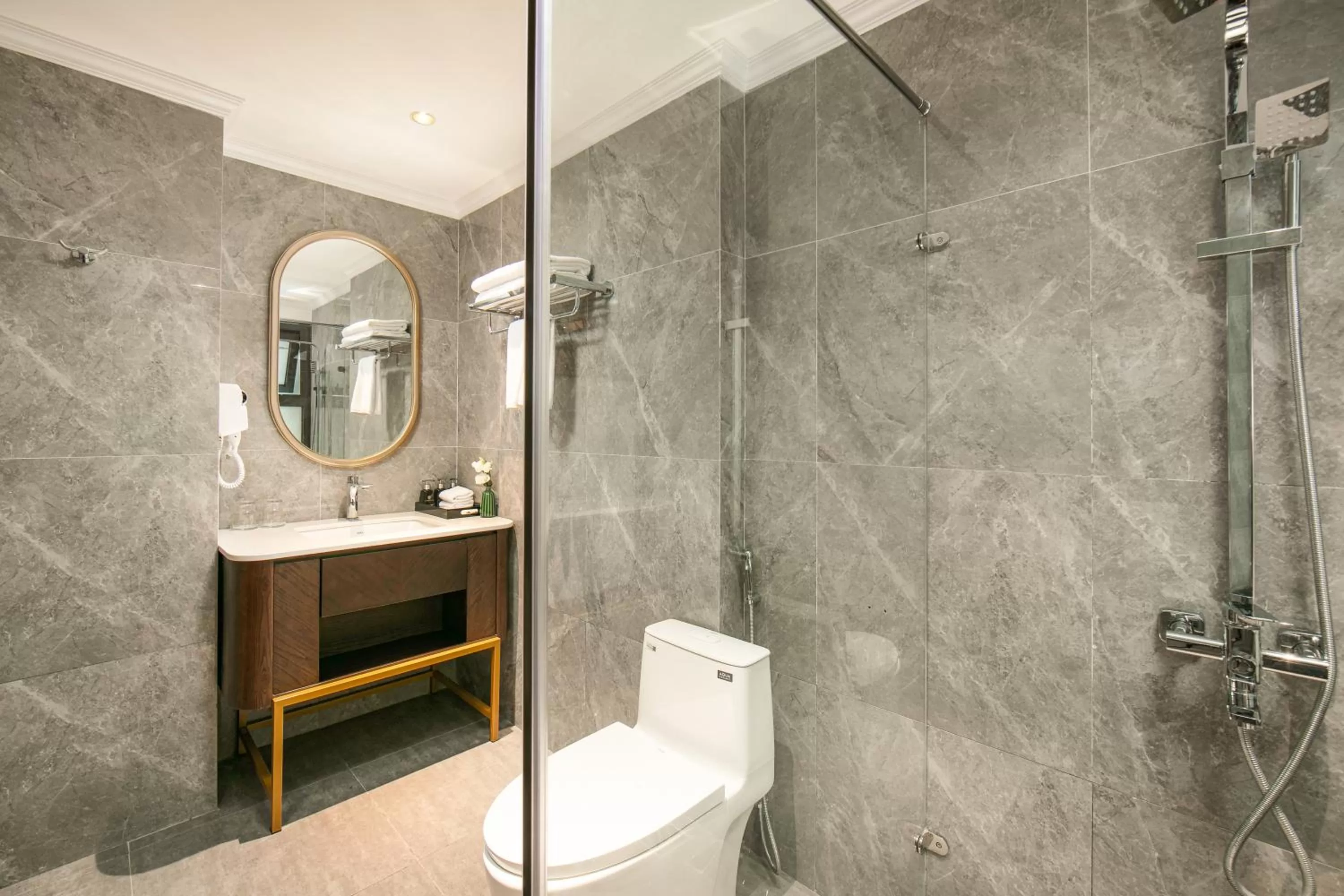 Bathroom in MAY DE VILLE Lakeside Hotel