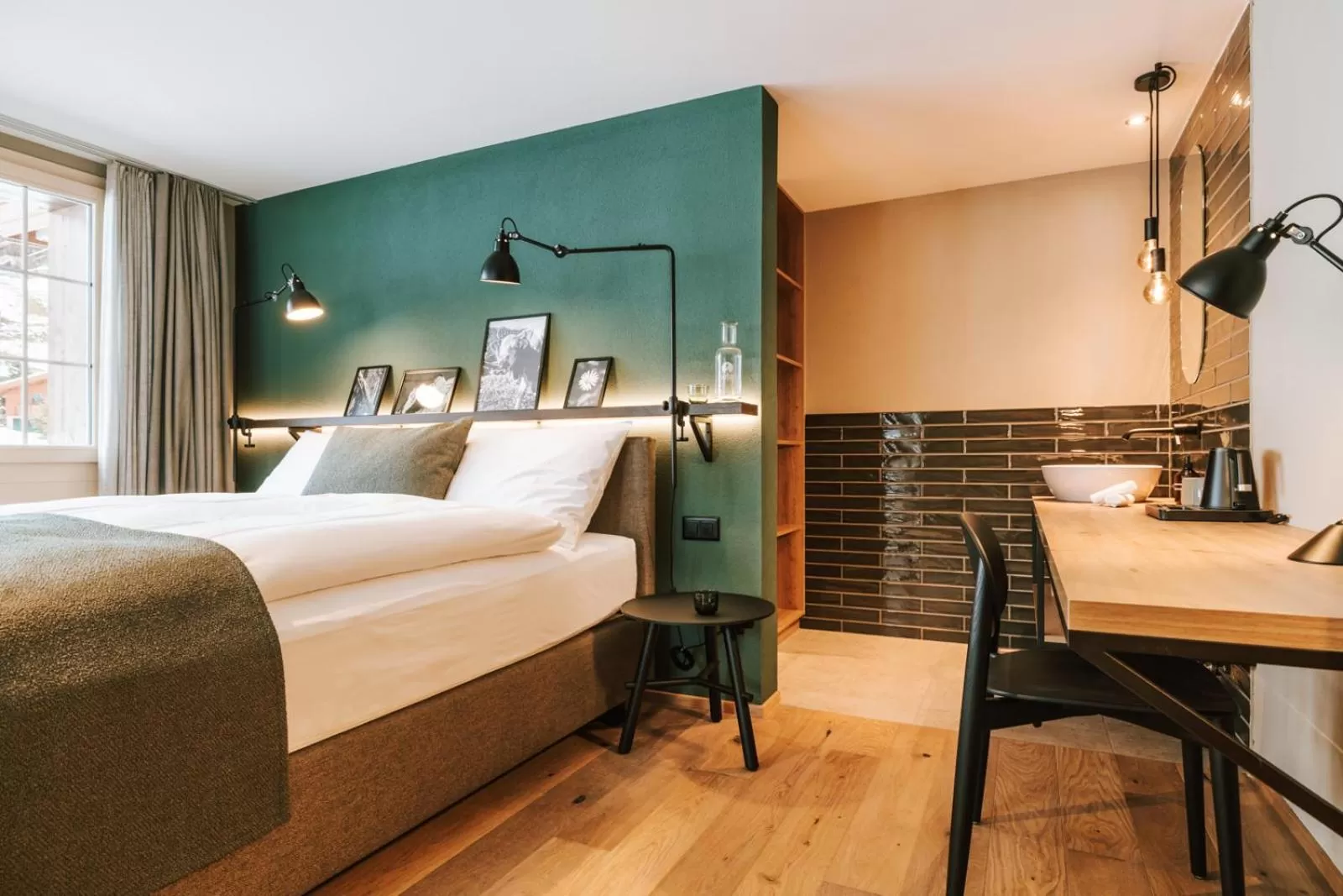 Seating area, Bed in Hotel Fiescherblick