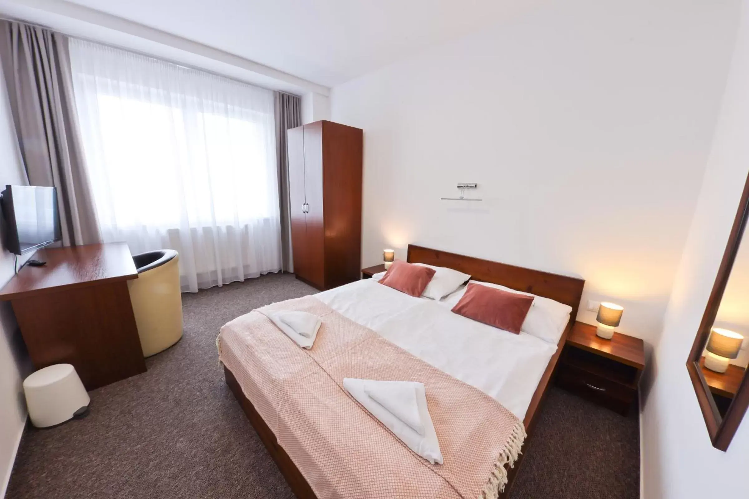 Deluxe Double Room (2 Adults + 1 Child) - single occupancy in Hotel Slanica Deluxe Double Room (2 Adults + 1 Child) - single occupancy in Hotel Slanica