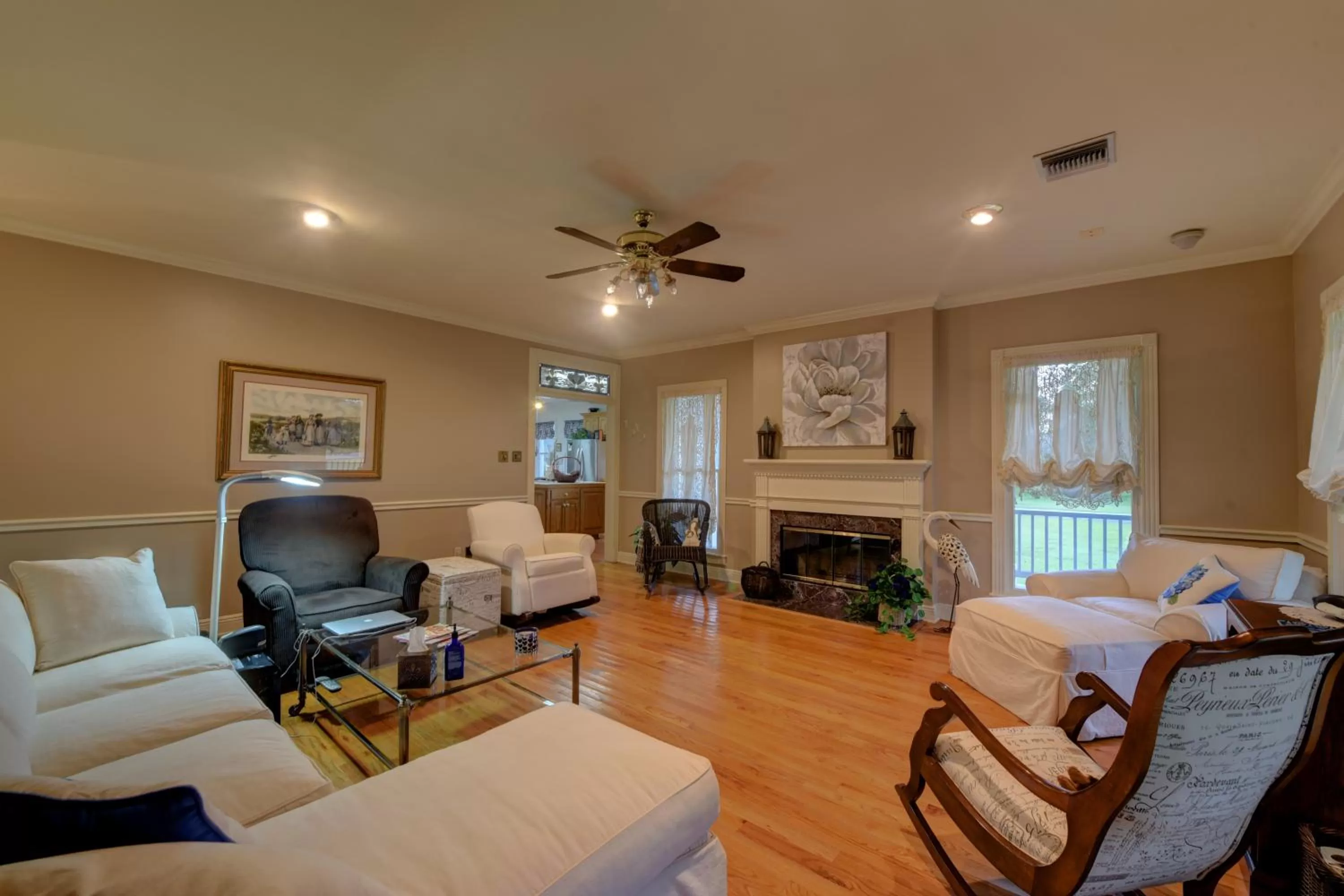 Living room, Seating Area in A Chateau on the Bayou Bed & Breakfast