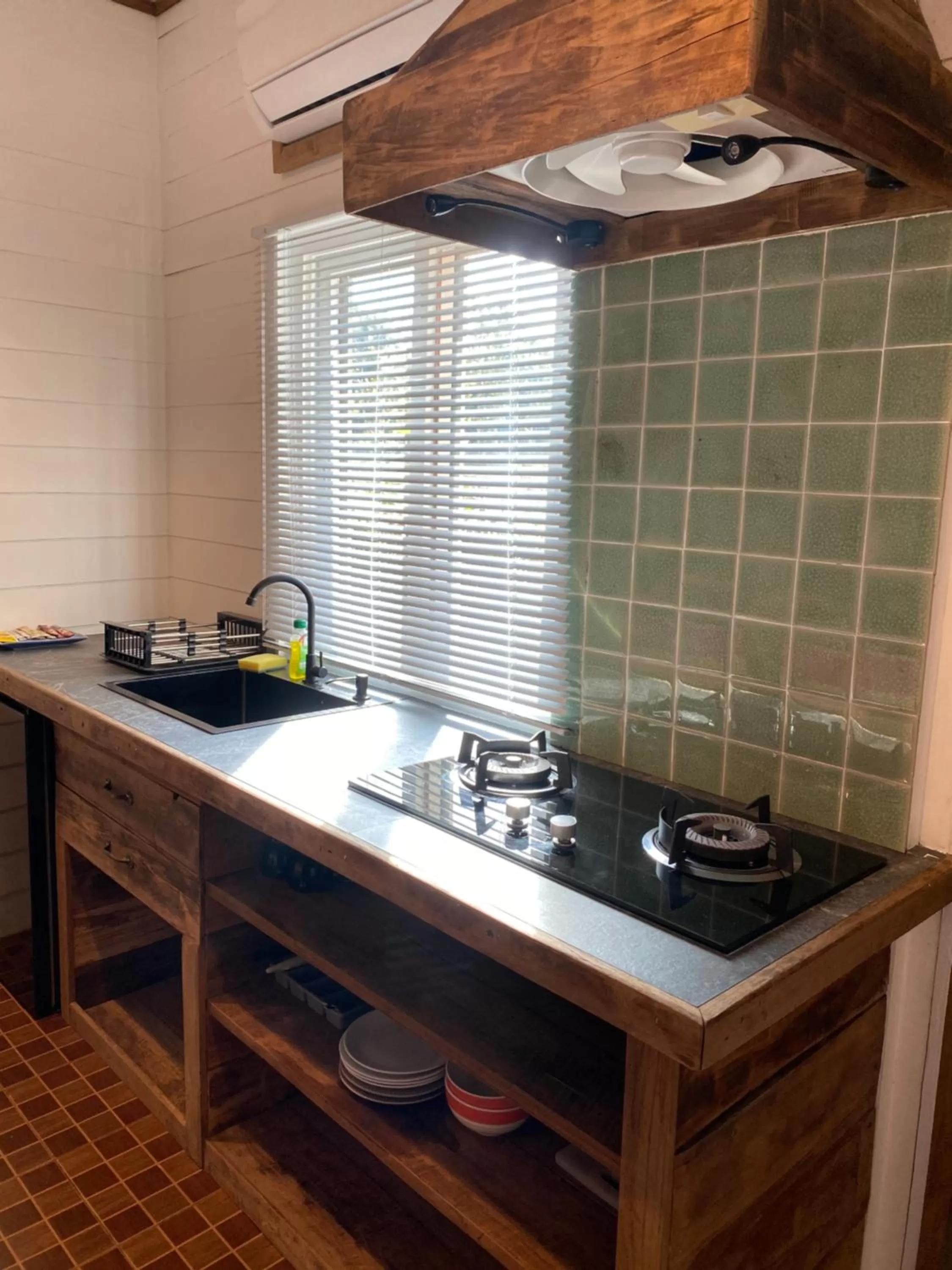 Kitchen or kitchenette in Sirita