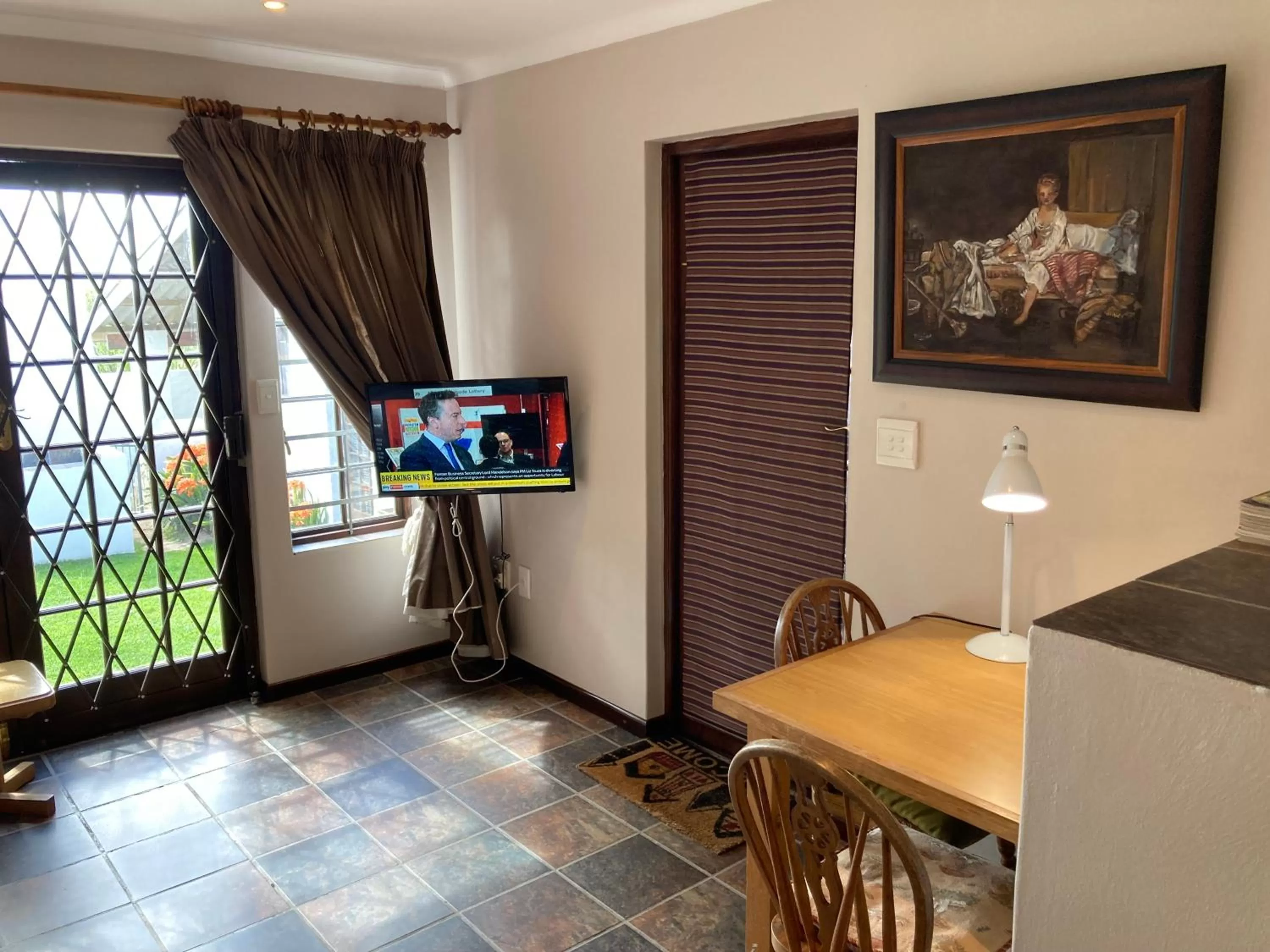 Communal lounge/ TV room in Haus Barbara Guest House