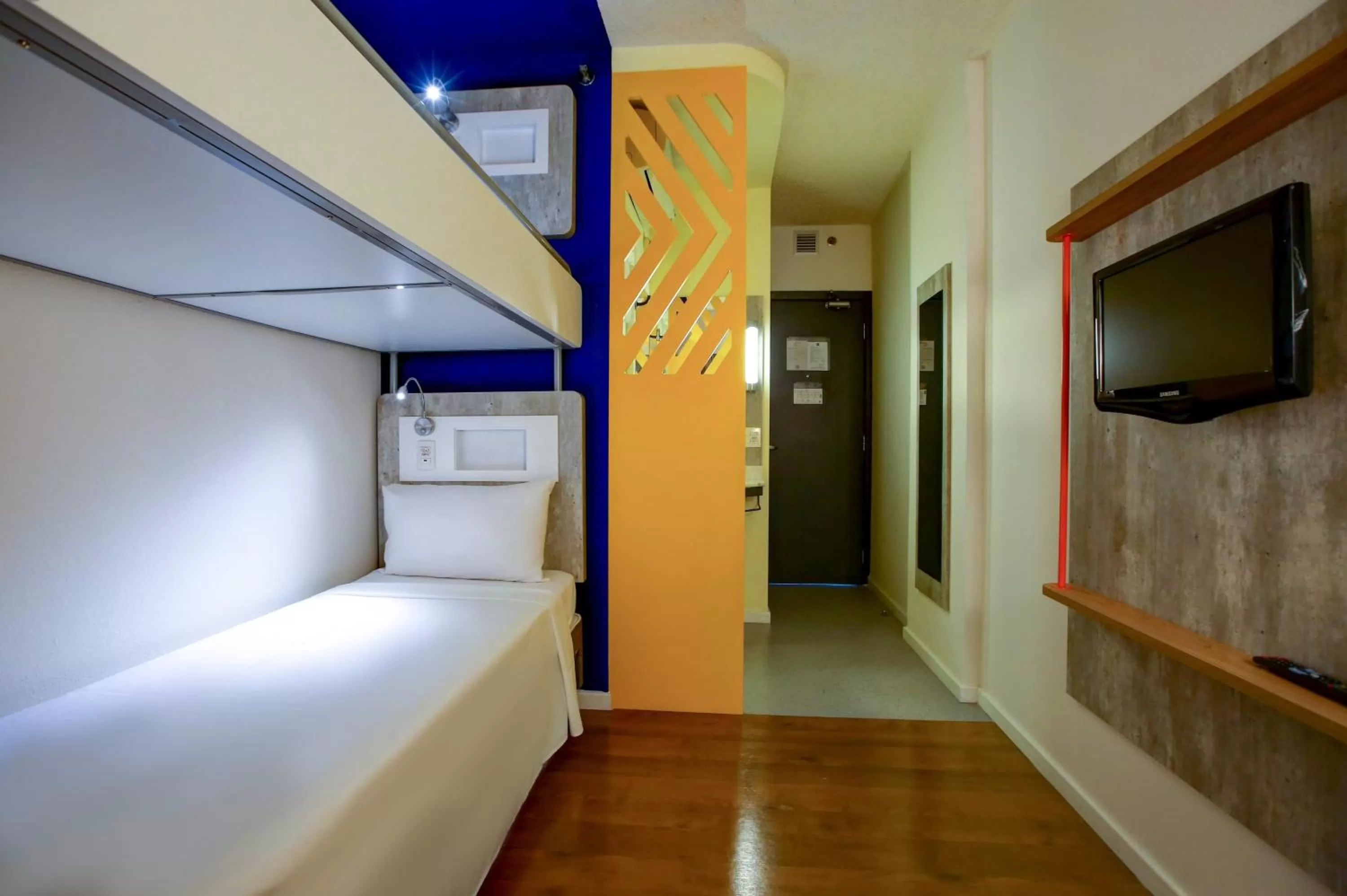 Bedroom, Bed in ibis budget Tambore