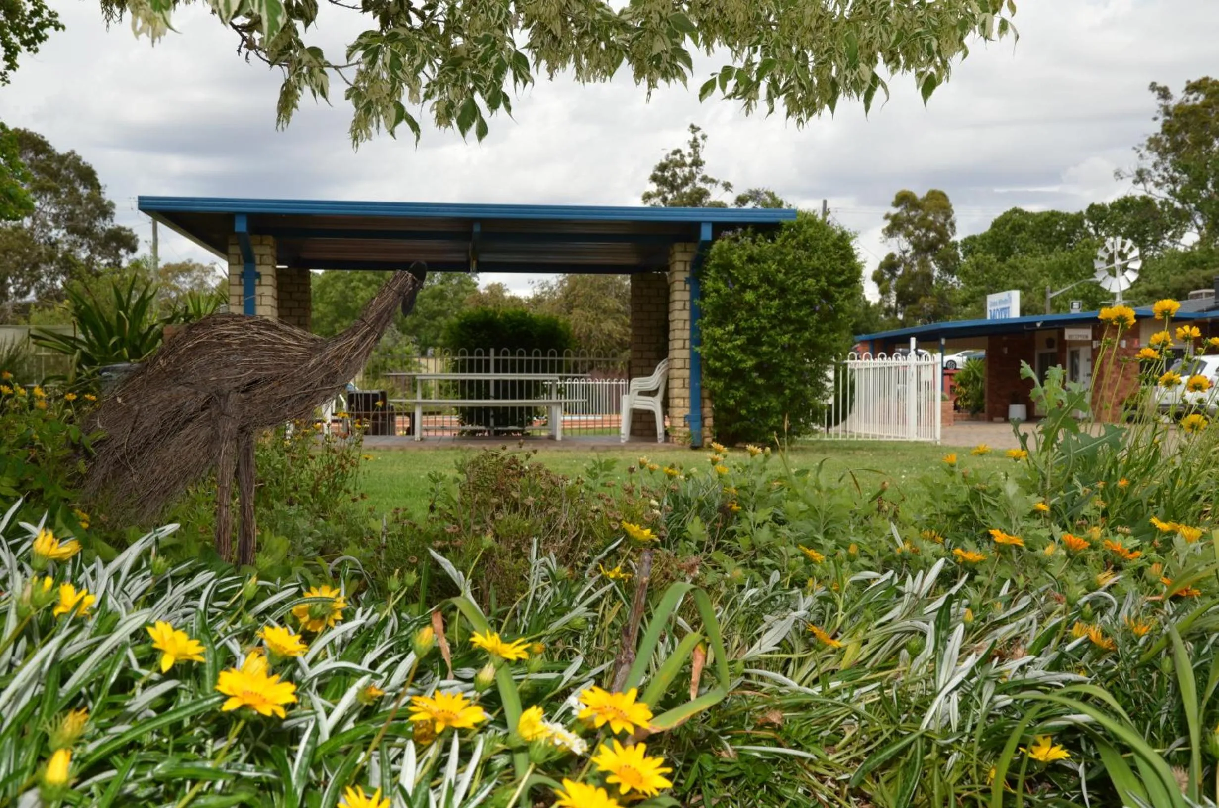 BBQ facilities in Orana Windmill Motel