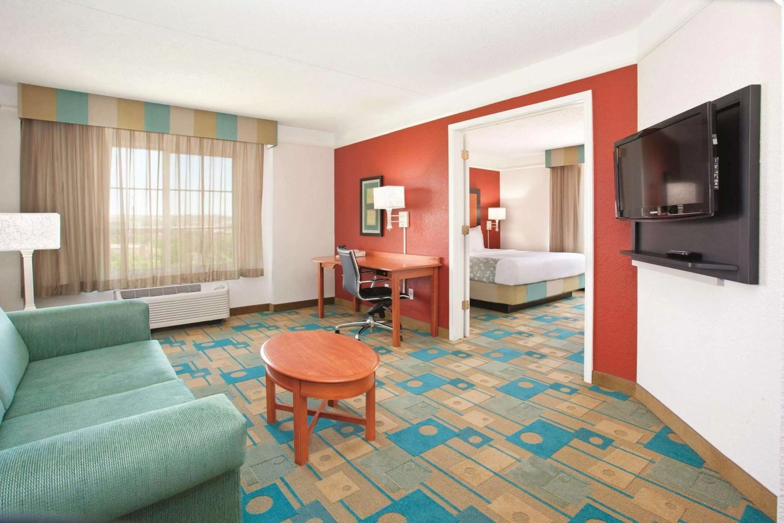 Photo of the whole room, Bed in La Quinta by Wyndham Colorado Springs South Airport