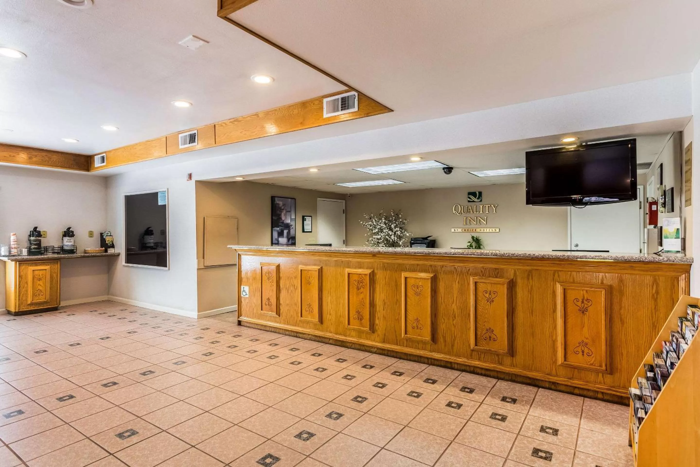 Lobby or reception in Quality Inn Fresno Near University