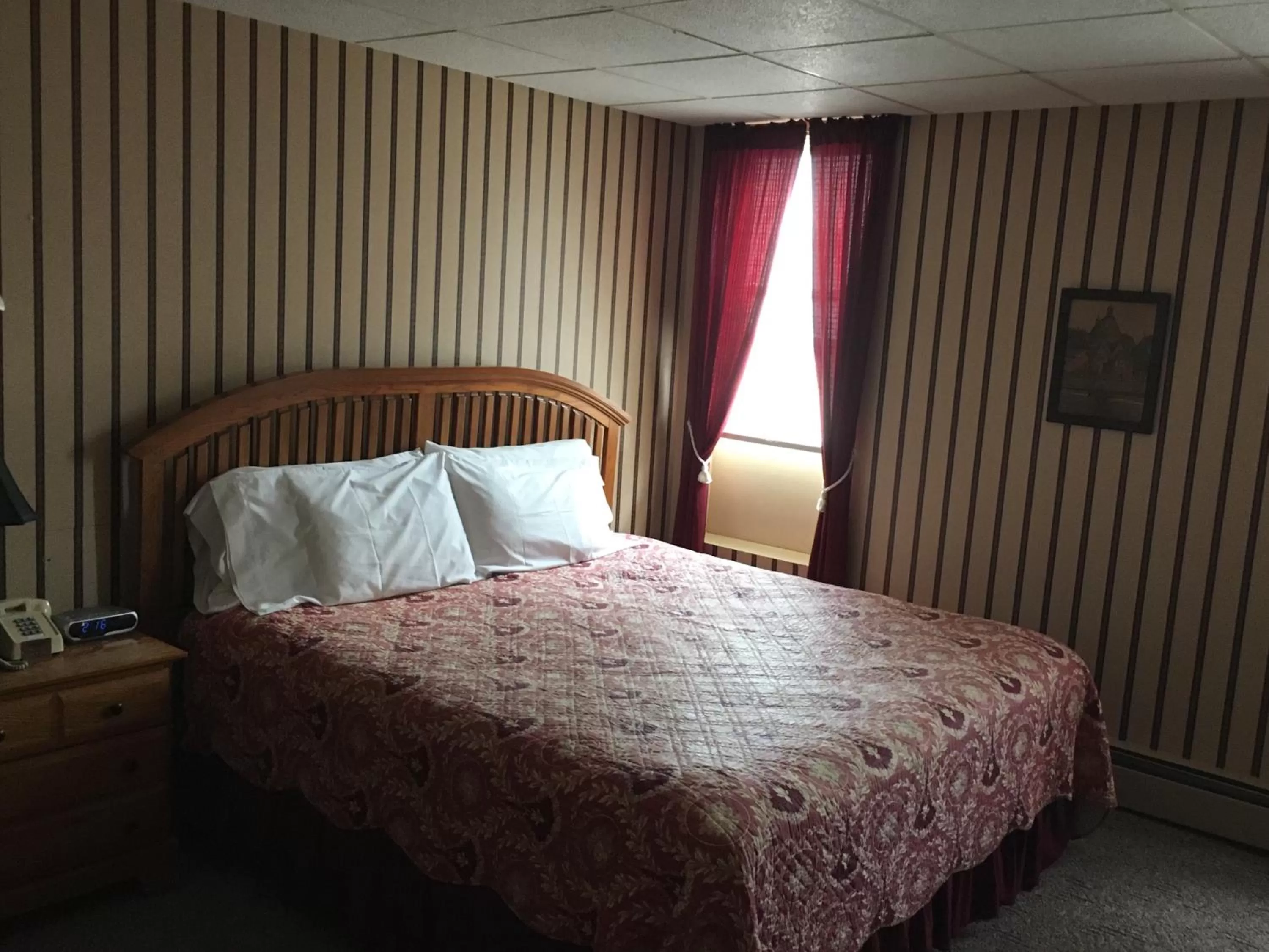 Bedroom, Bed in The Winter Inn