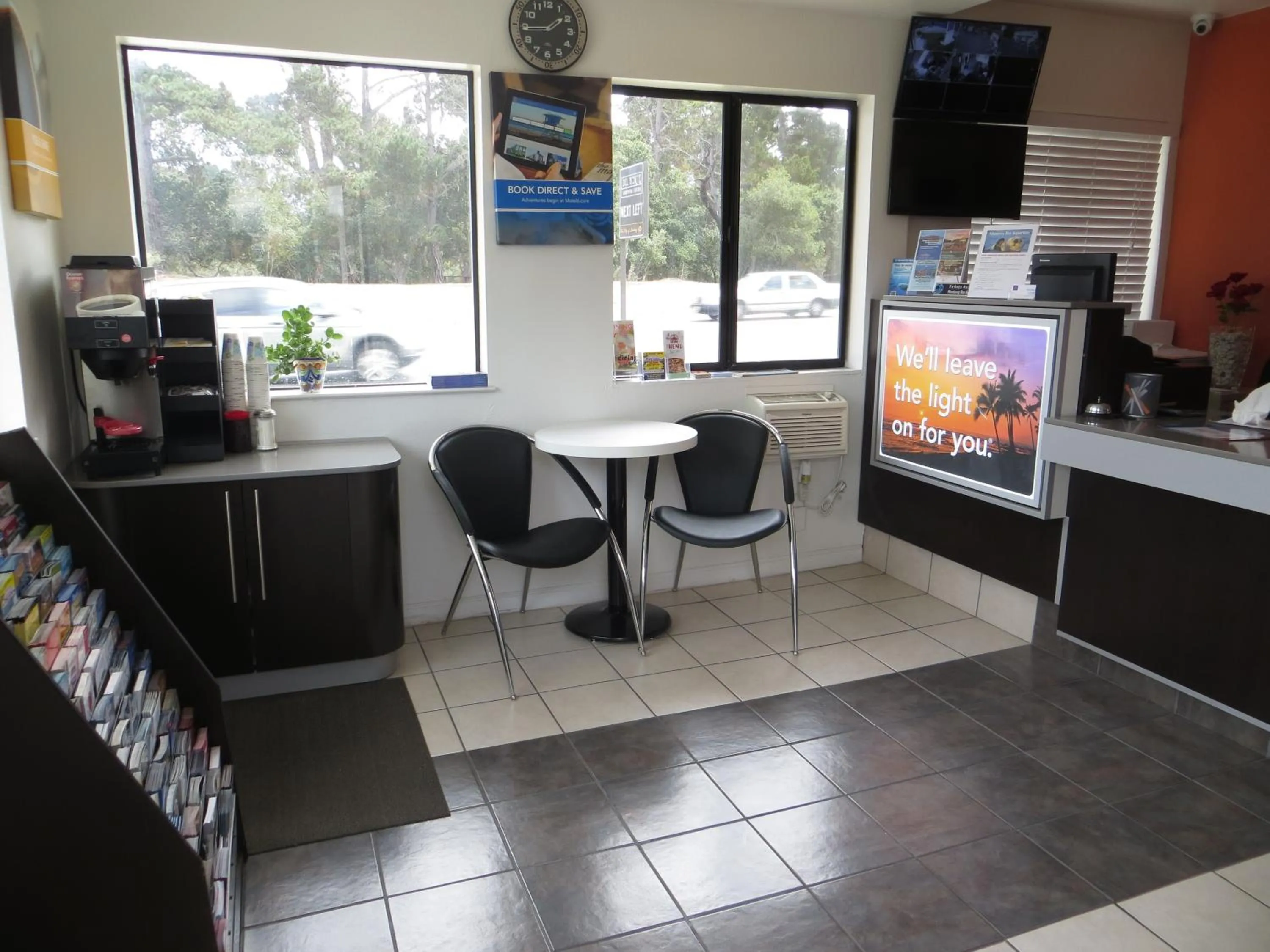 Lobby or reception in Motel 6 - Downtown Monterey