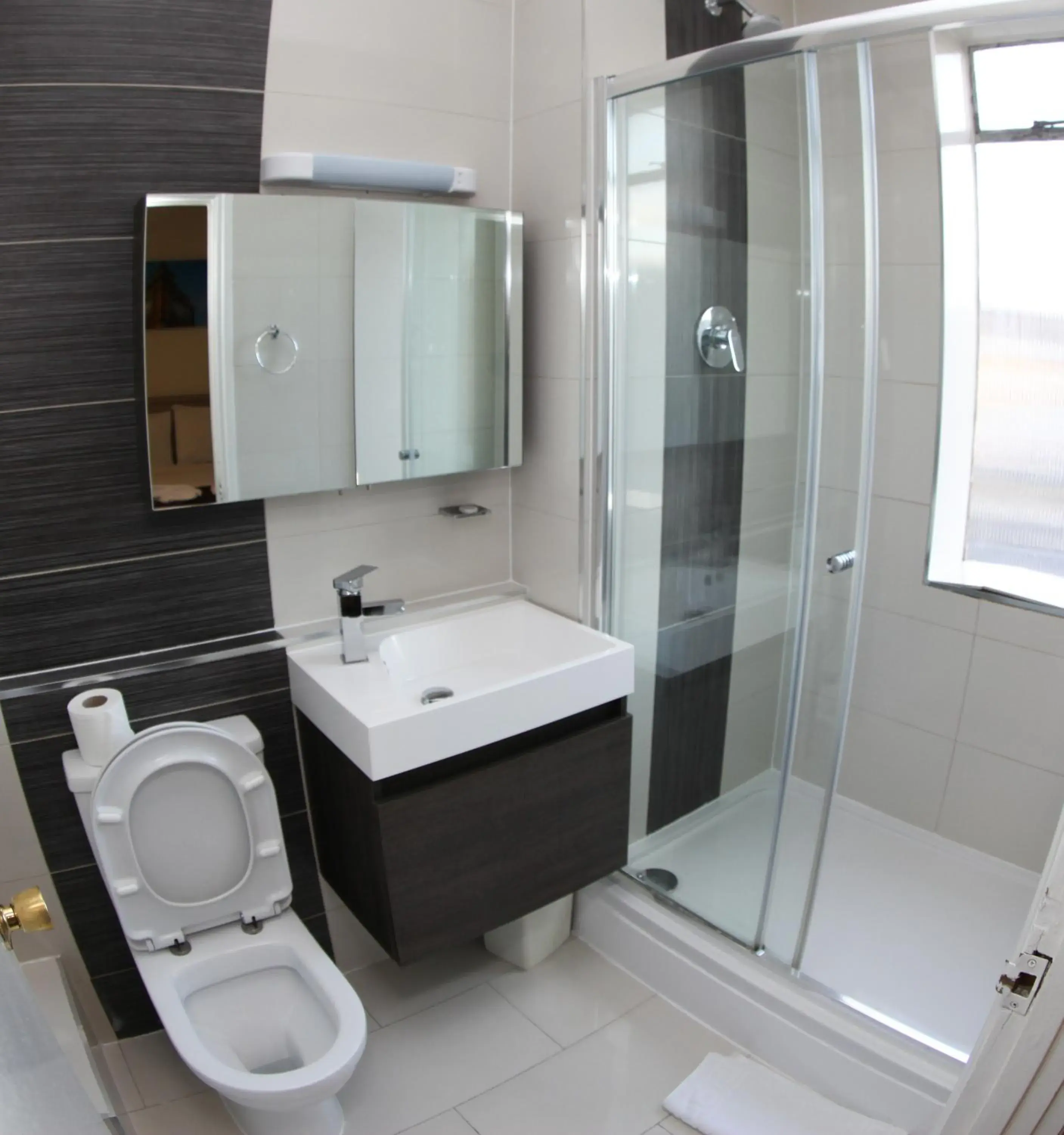 Quadruple Room in Ascot Hyde Park Hotel Quadruple Room in Ascot Hyde Park Hotel