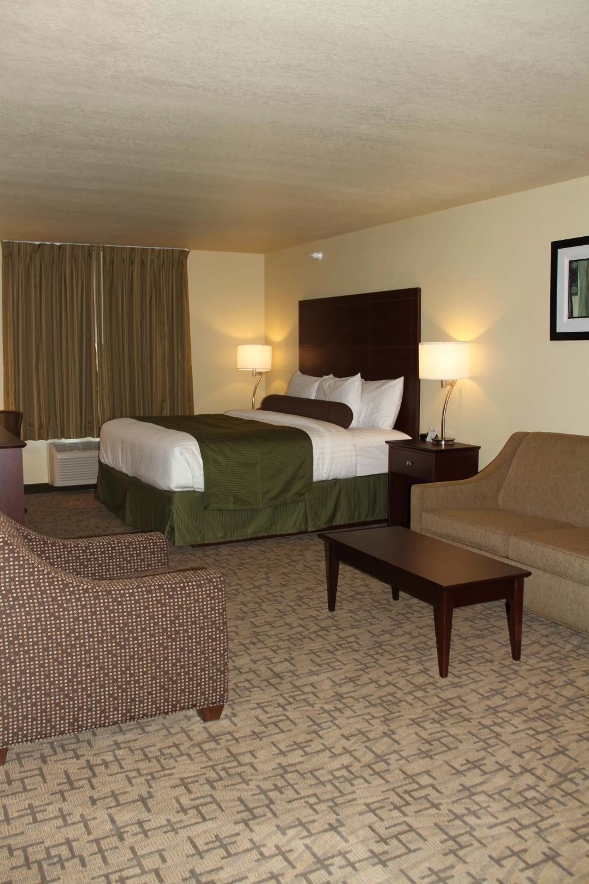 Living room, Bed in Cobblestone Hotel & Suites - Devils Lake