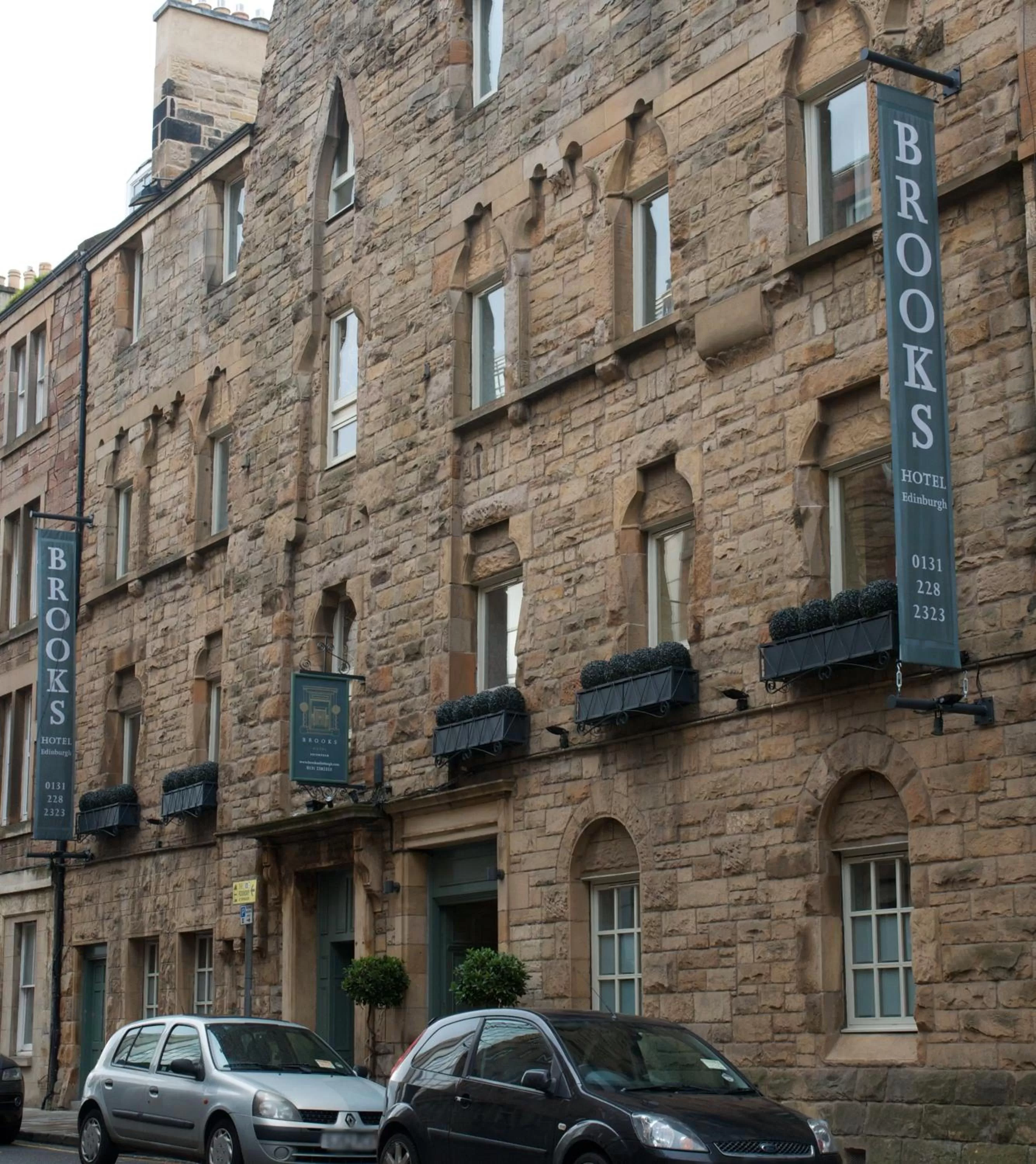 Facade/entrance in Brooks Hotel