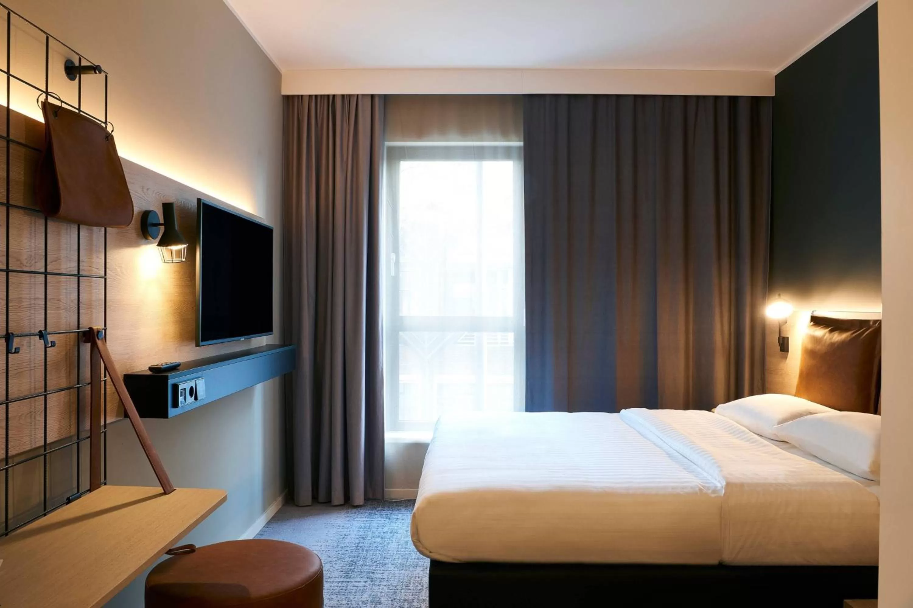 Photo of the whole room, Bed in Moxy Essen City