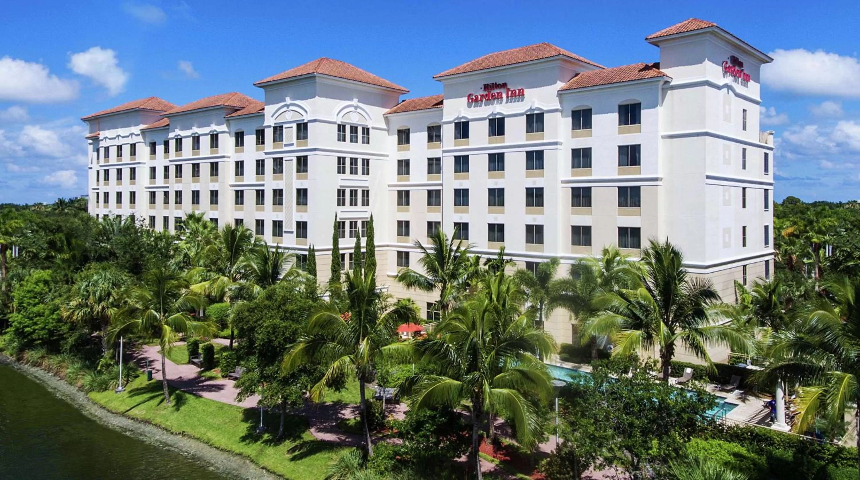 Property building in Hilton Garden Inn Palm Beach Gardens