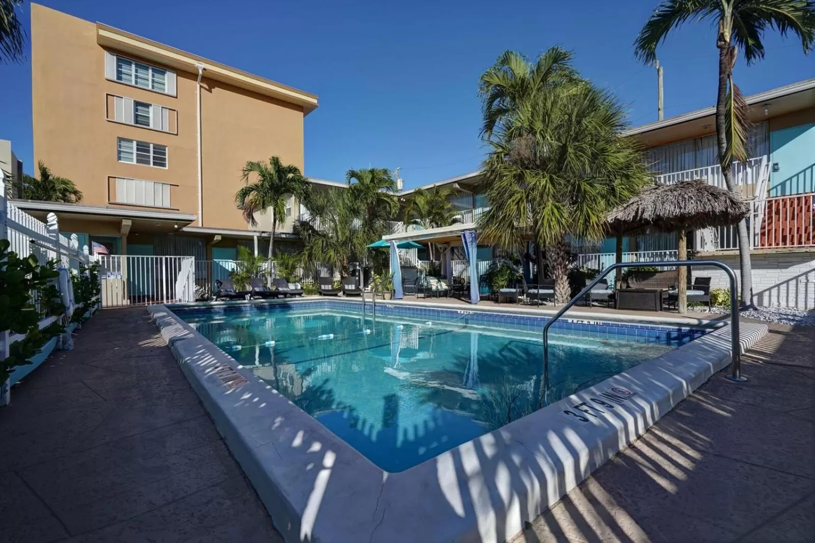 Property building, Swimming Pool in Castle by the Sea Motel