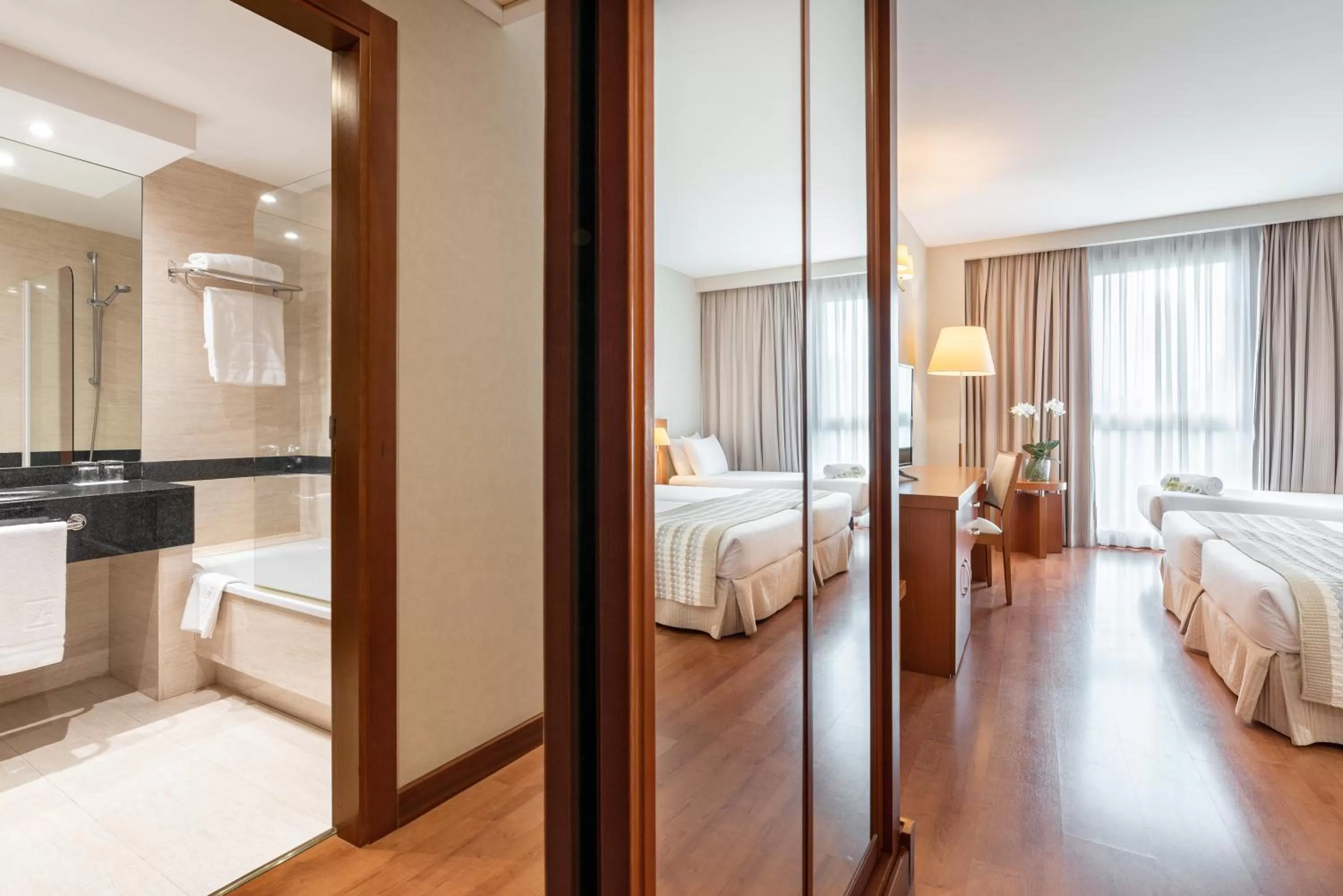 Bedroom, Bed in Eurostars San Lazaro