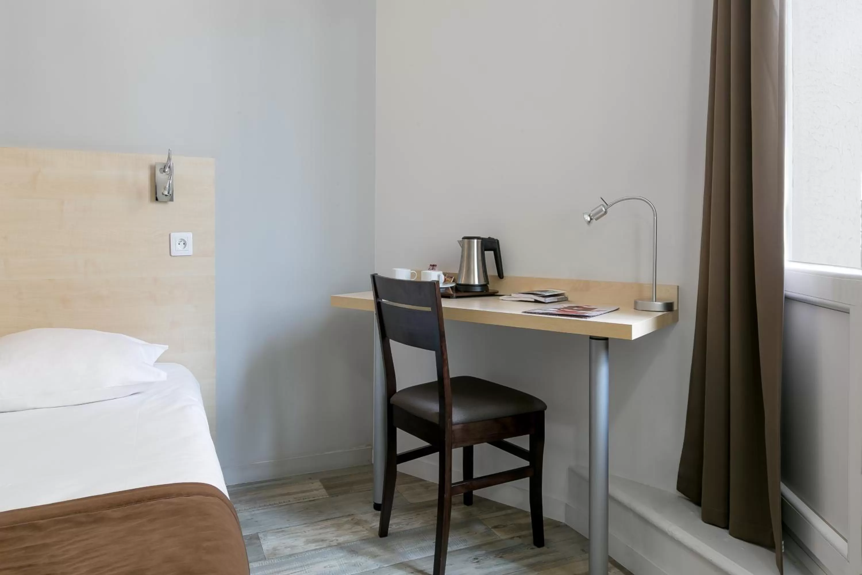 Bed in Hotel Foch Nancy Gare