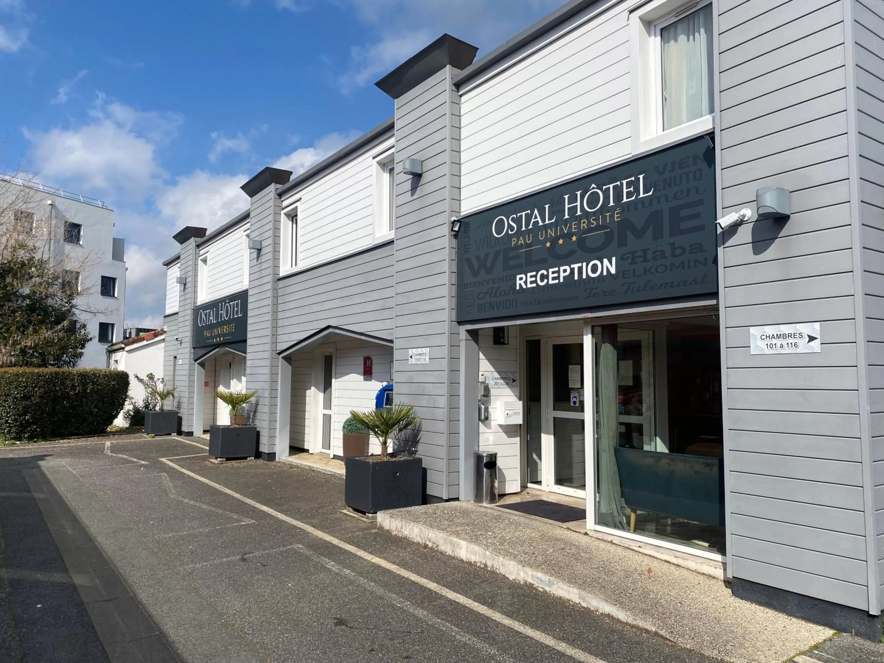 Property building in Ostal Pau Universite - Sure Hotel Collection by Best Western