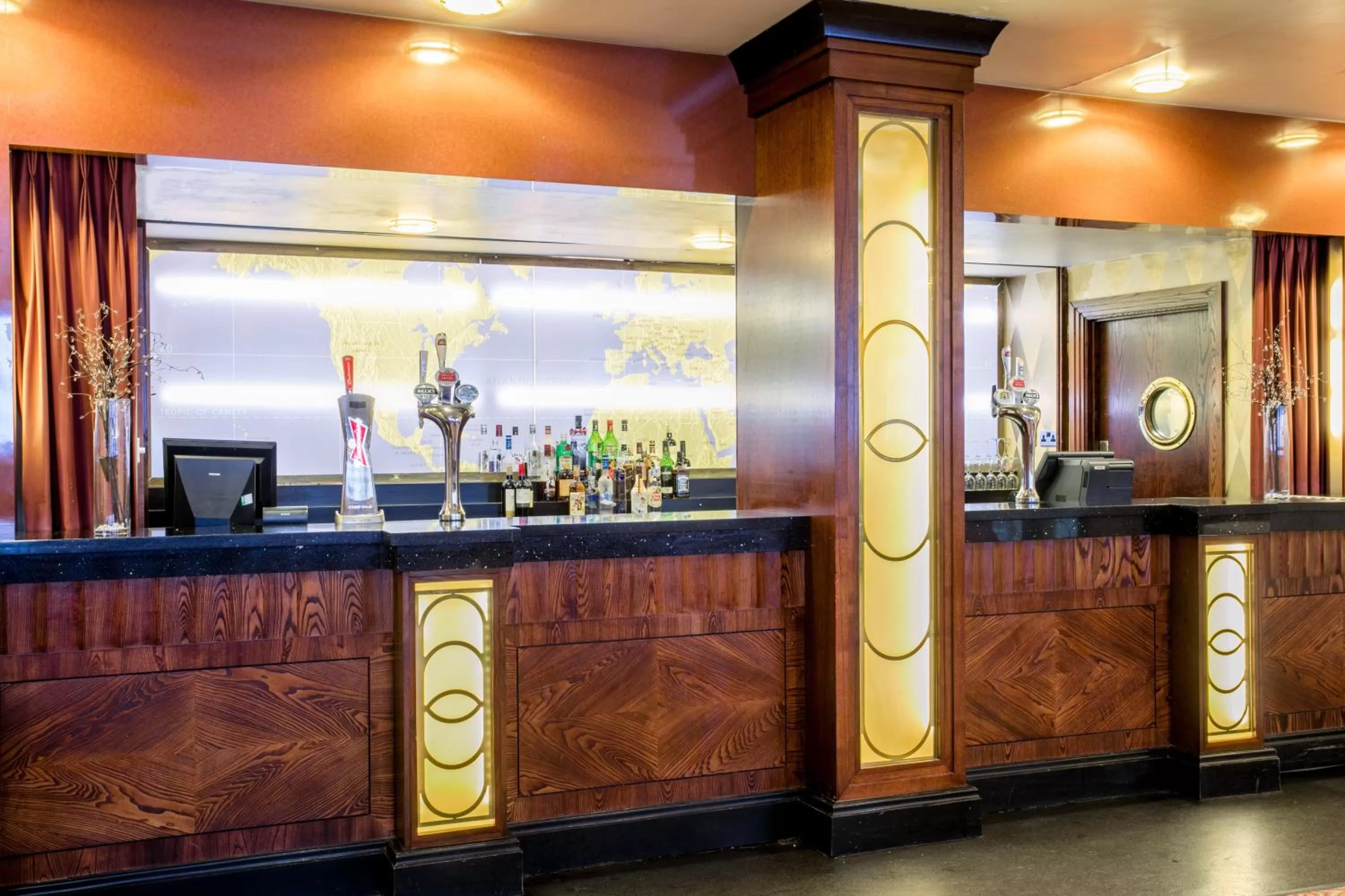 Lounge or bar in Crowne Plaza Liverpool - John Lennon Airport by IHG