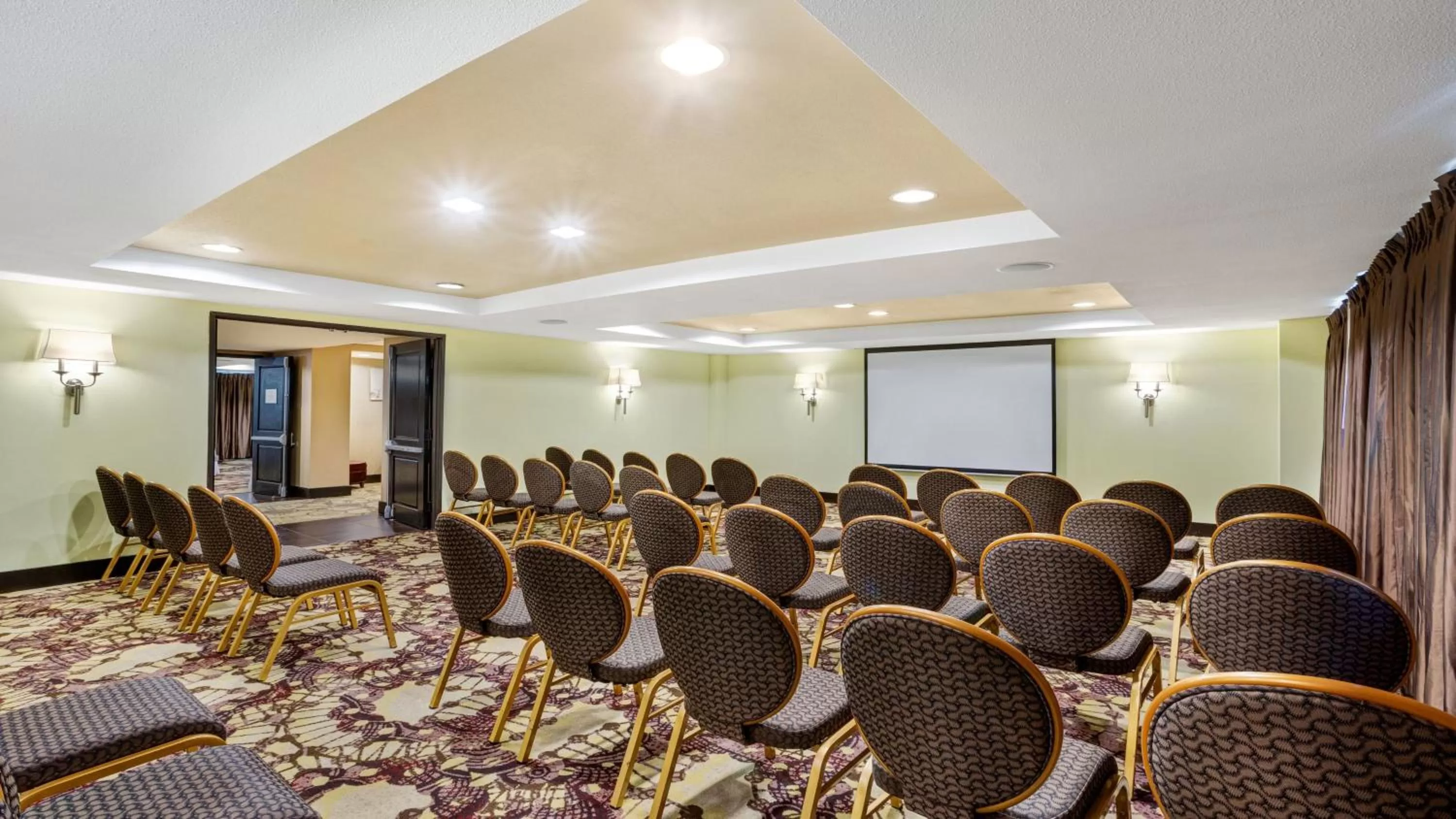 Meeting/conference room in Crowne Plaza Houston Galleria Area by IHG