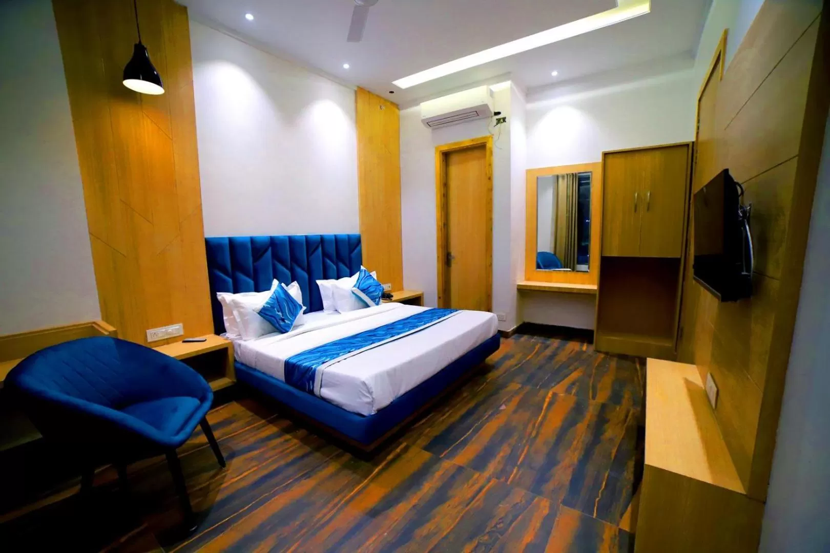 Photo of the whole room, Bed in Hotel Diamond View