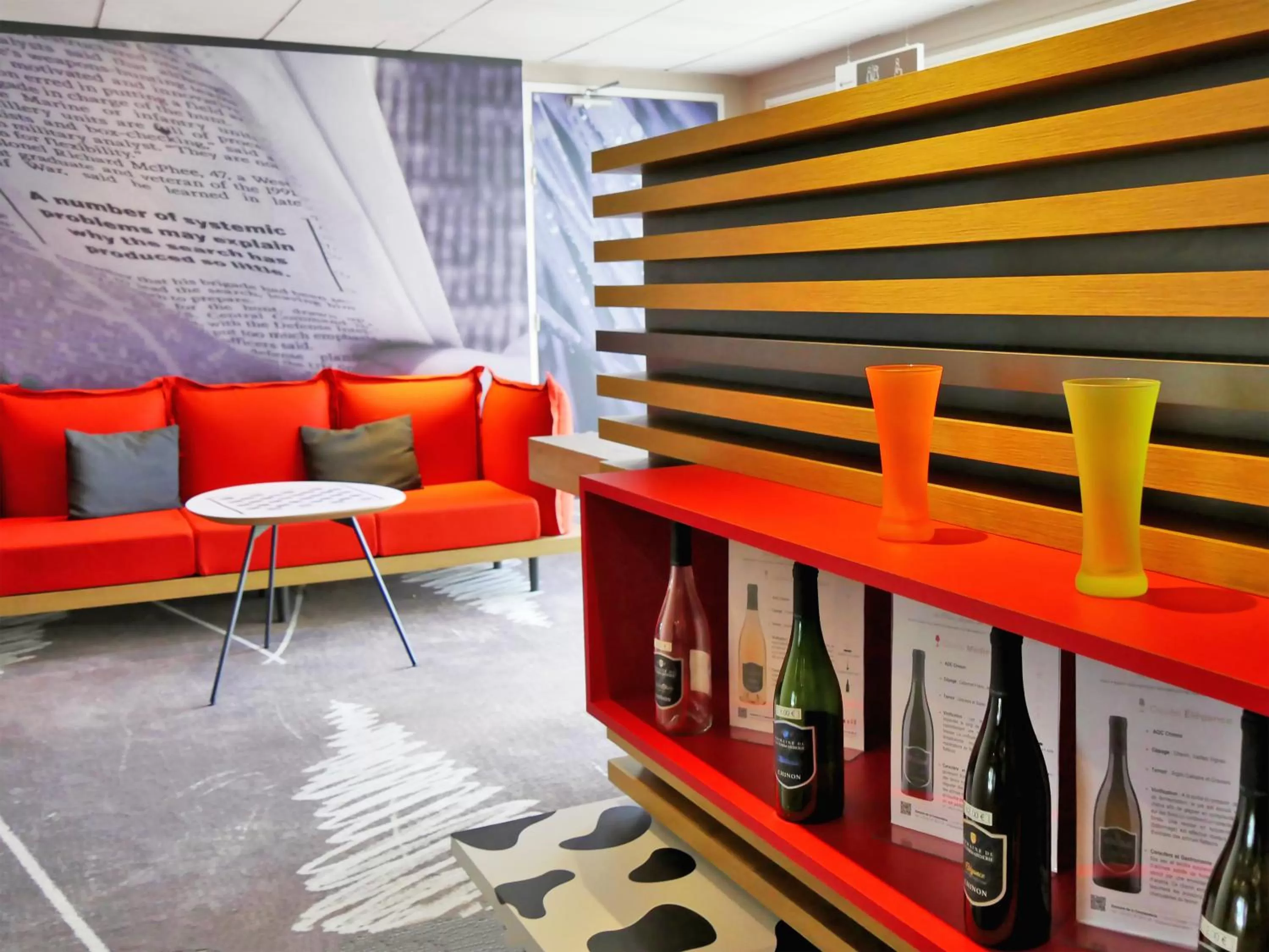 Lobby or reception in ibis Laval Le Relais D'Armor