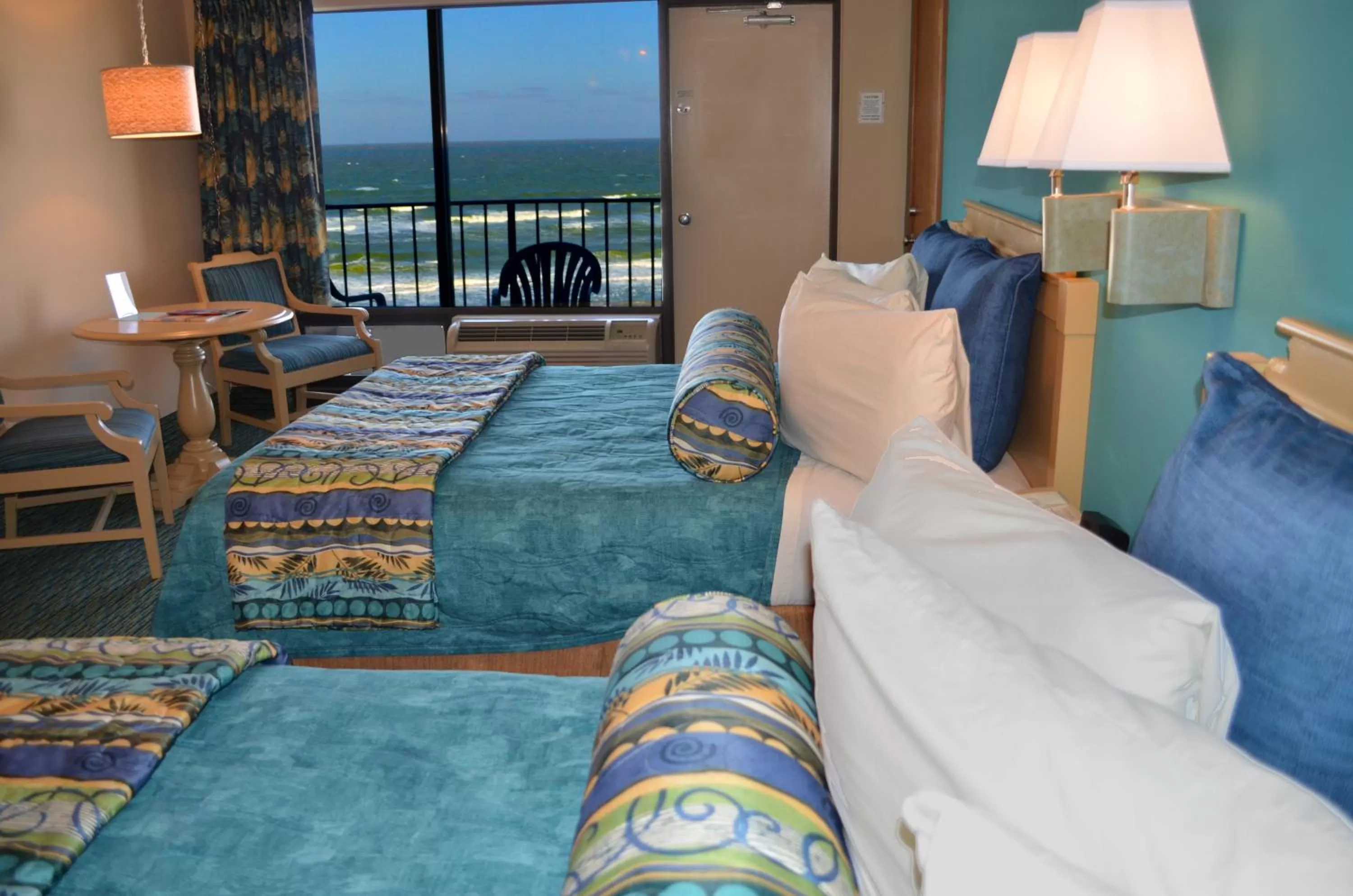 Seating area, Bed in Sun Viking Lodge - Daytona Beach