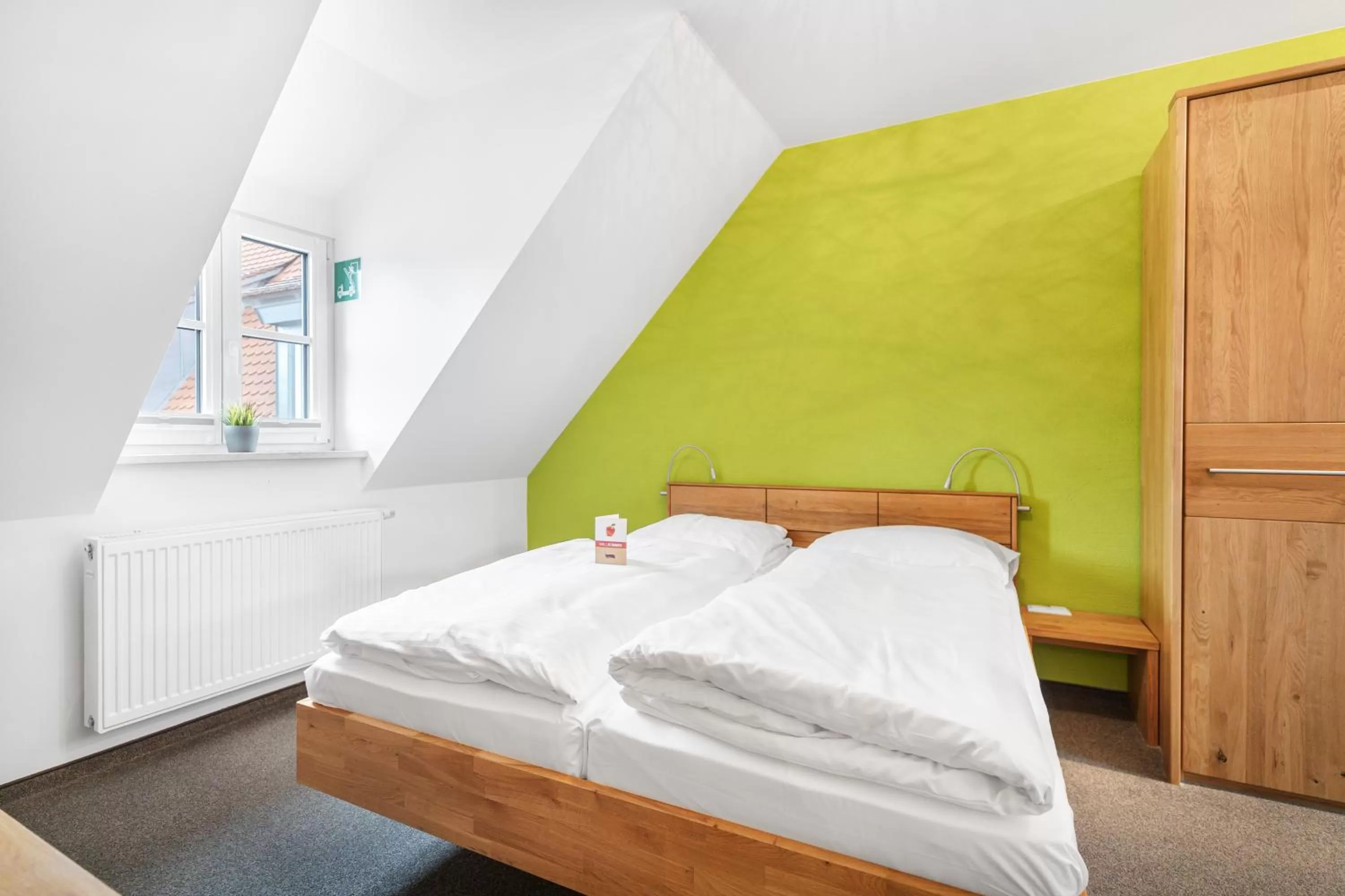 Bed in Schieners Hotel & Apfelhof Apartments