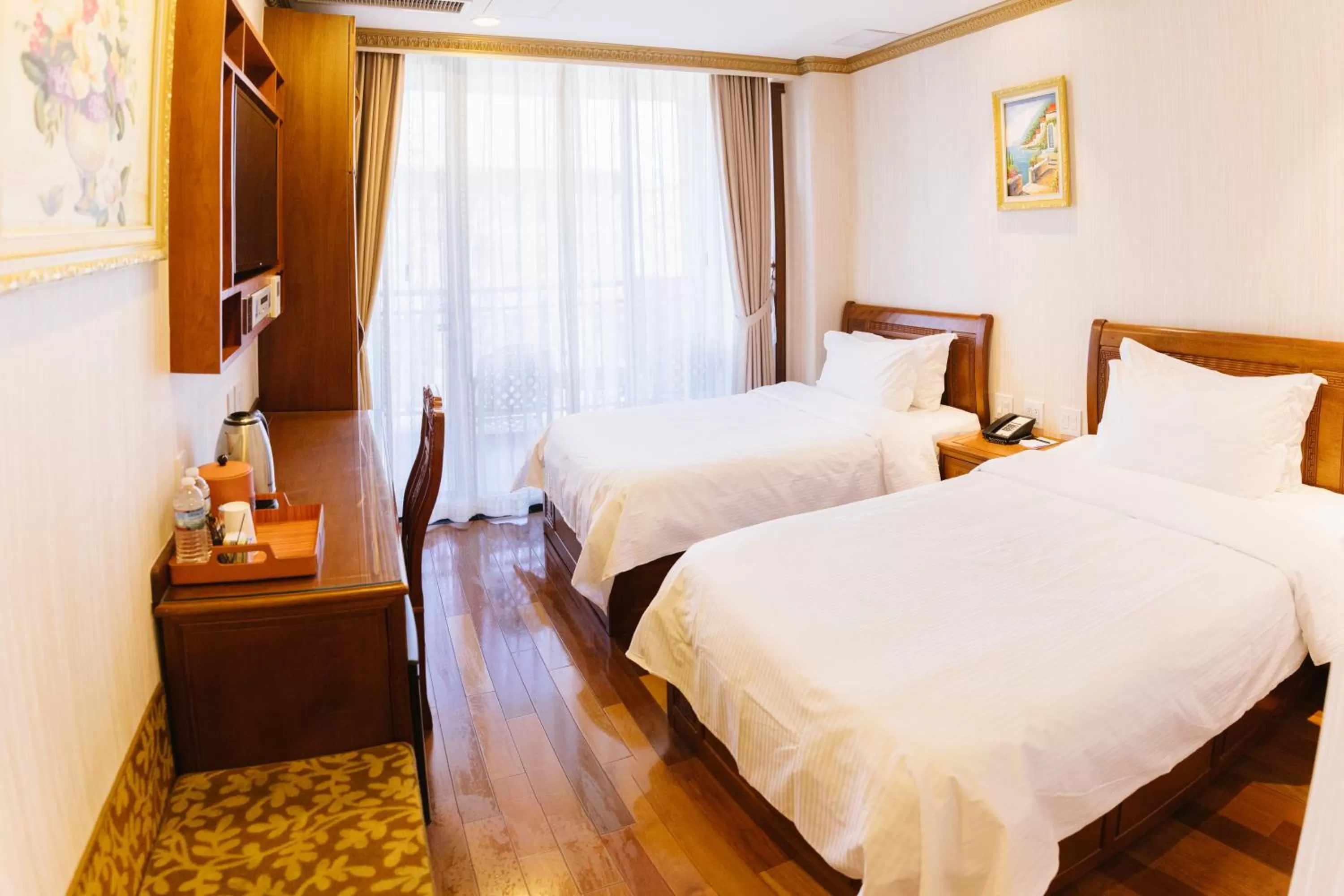 Bed in The Allen Hotel