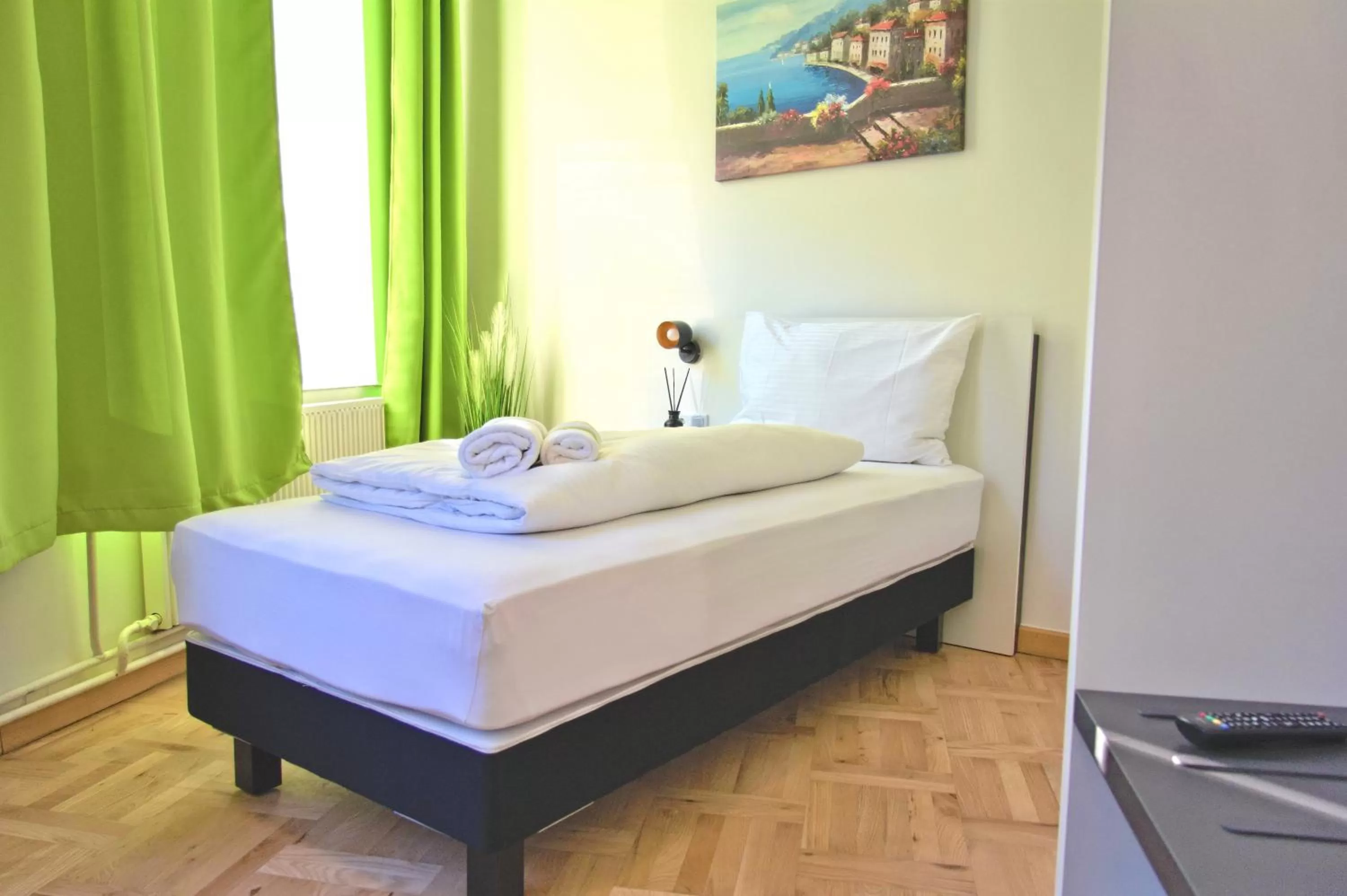 Bed in bestprice Hotel Aachen Hauptbahnhof