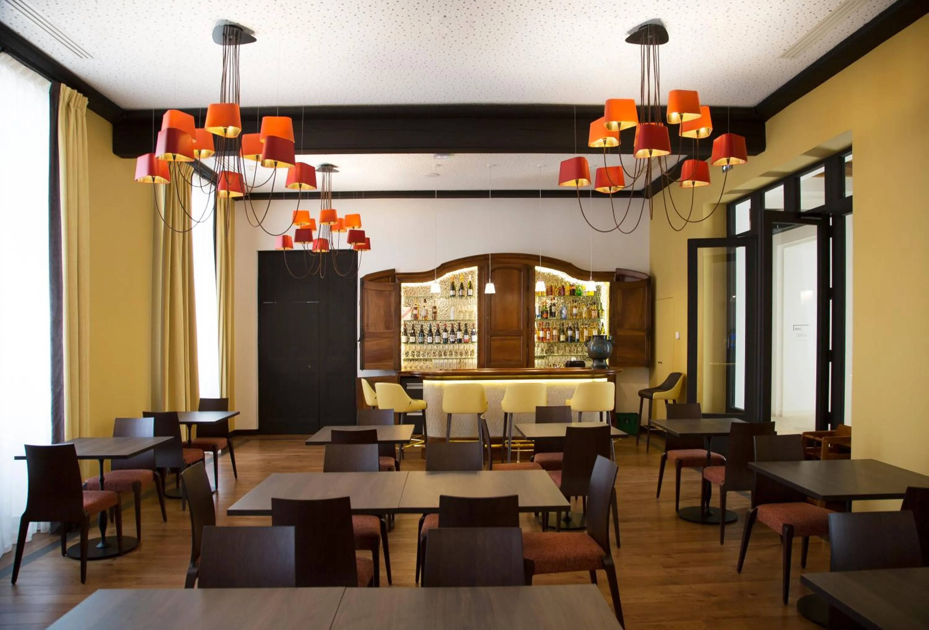 Restaurant/places to eat in College des Doctrinaires