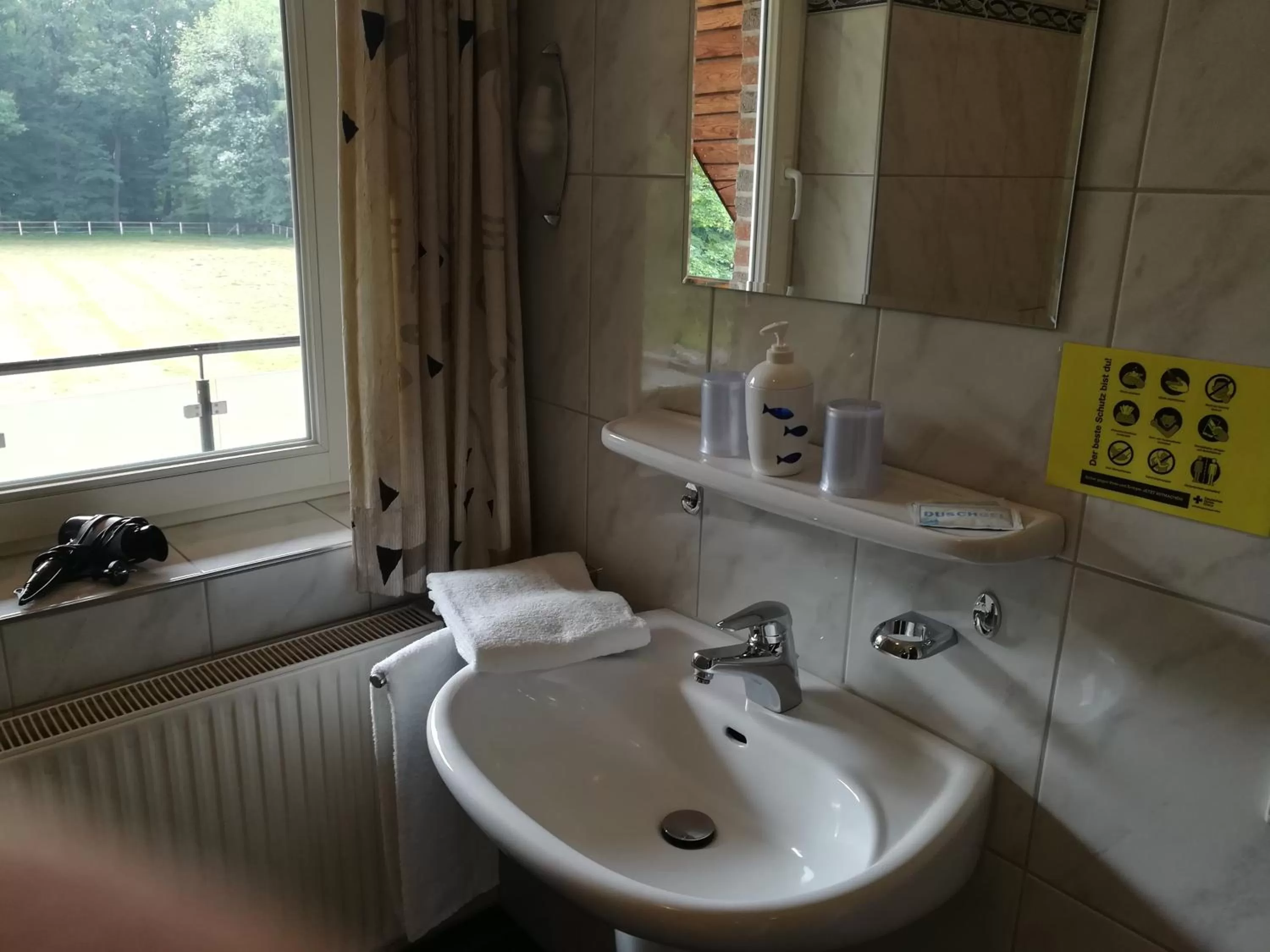 Bathroom in Gästehaus Grunewald Bed & Breakfast