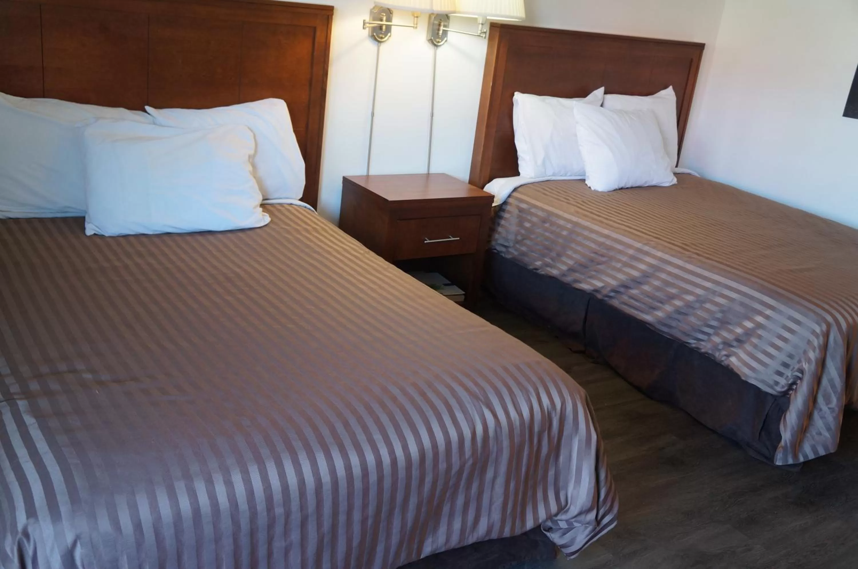 Bed in Westward Inn & Suites