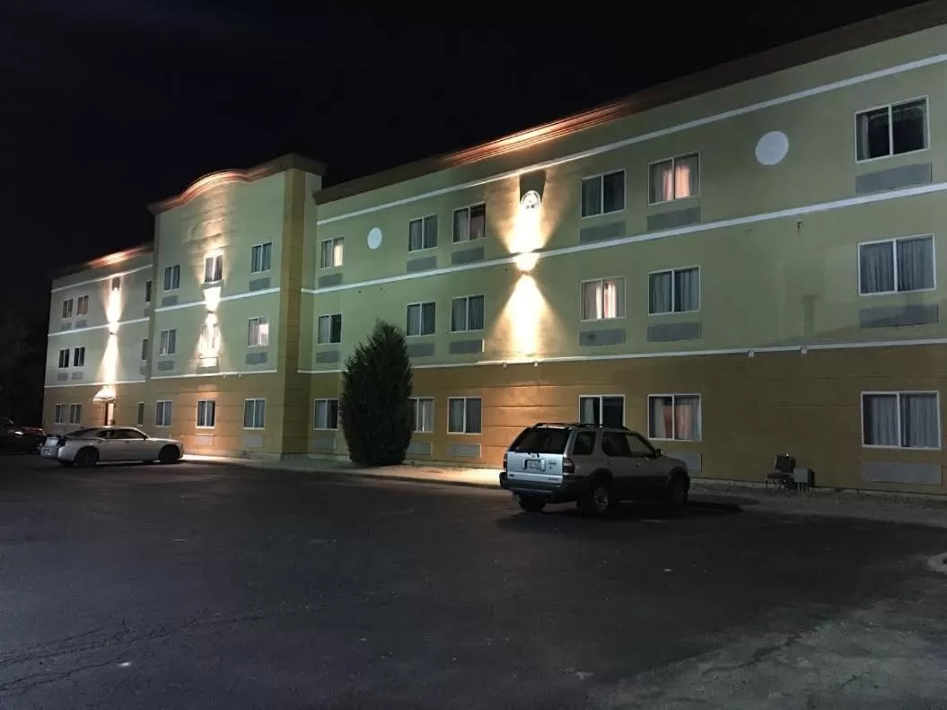 Property building in Ramada by Wyndham Glendale Heights/Lombard