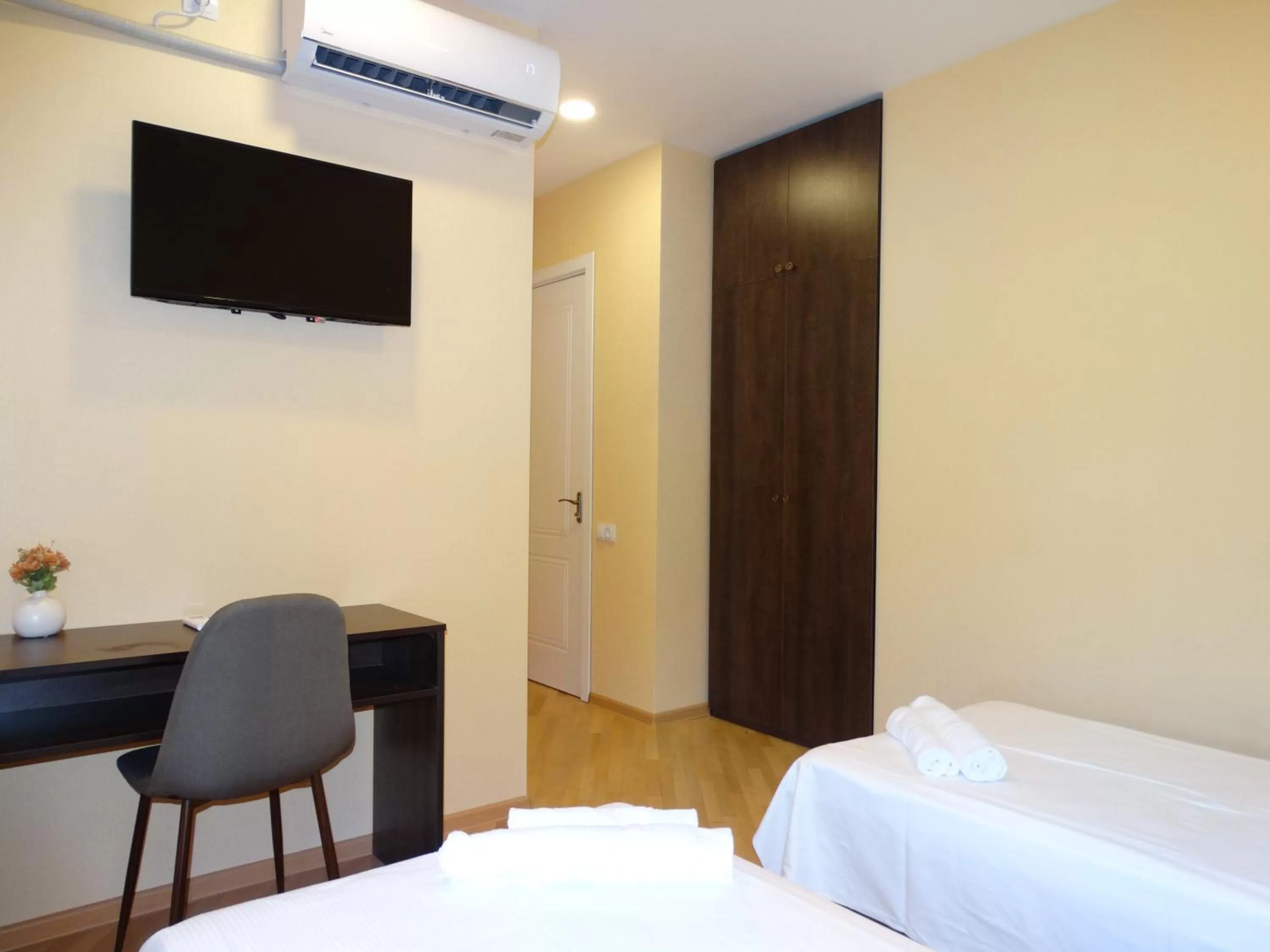 Photo of the whole room, Bed in Hotel Boutique IVERIA