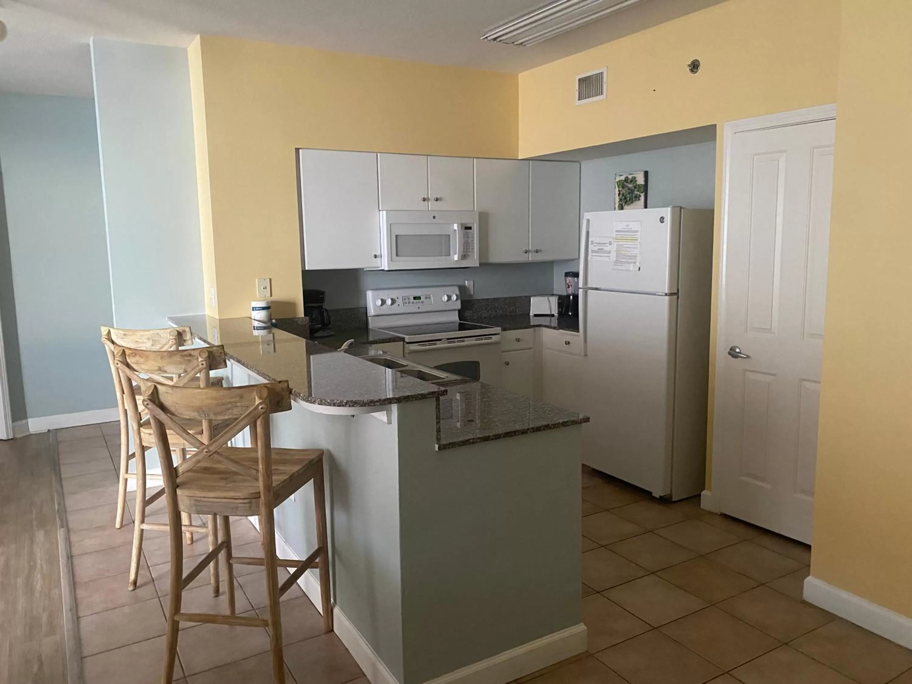 Kitchen or kitchenette in Shores of Panama Resort