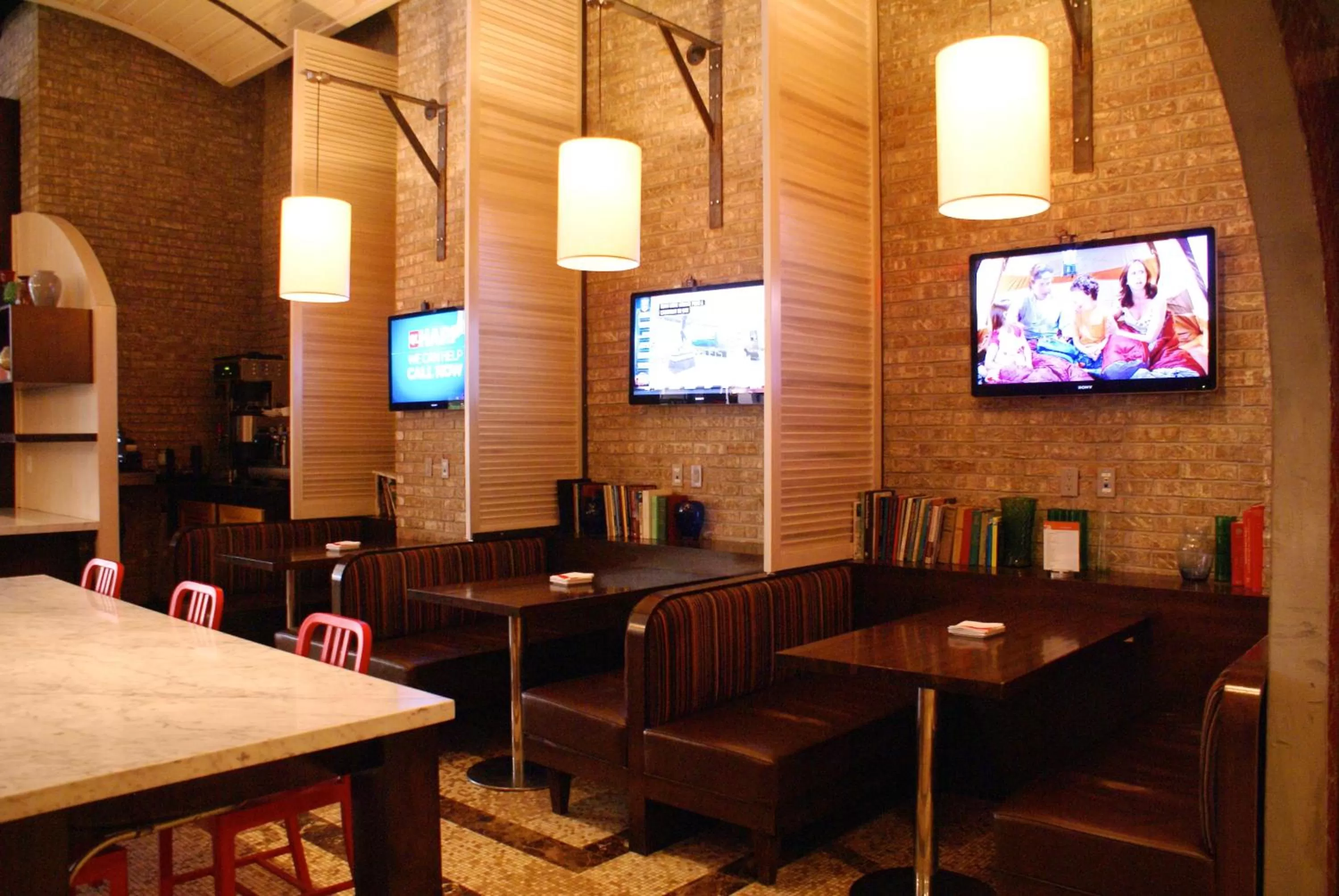 Lounge or bar in TRYP by Wyndham New York City Times Square - Midtown