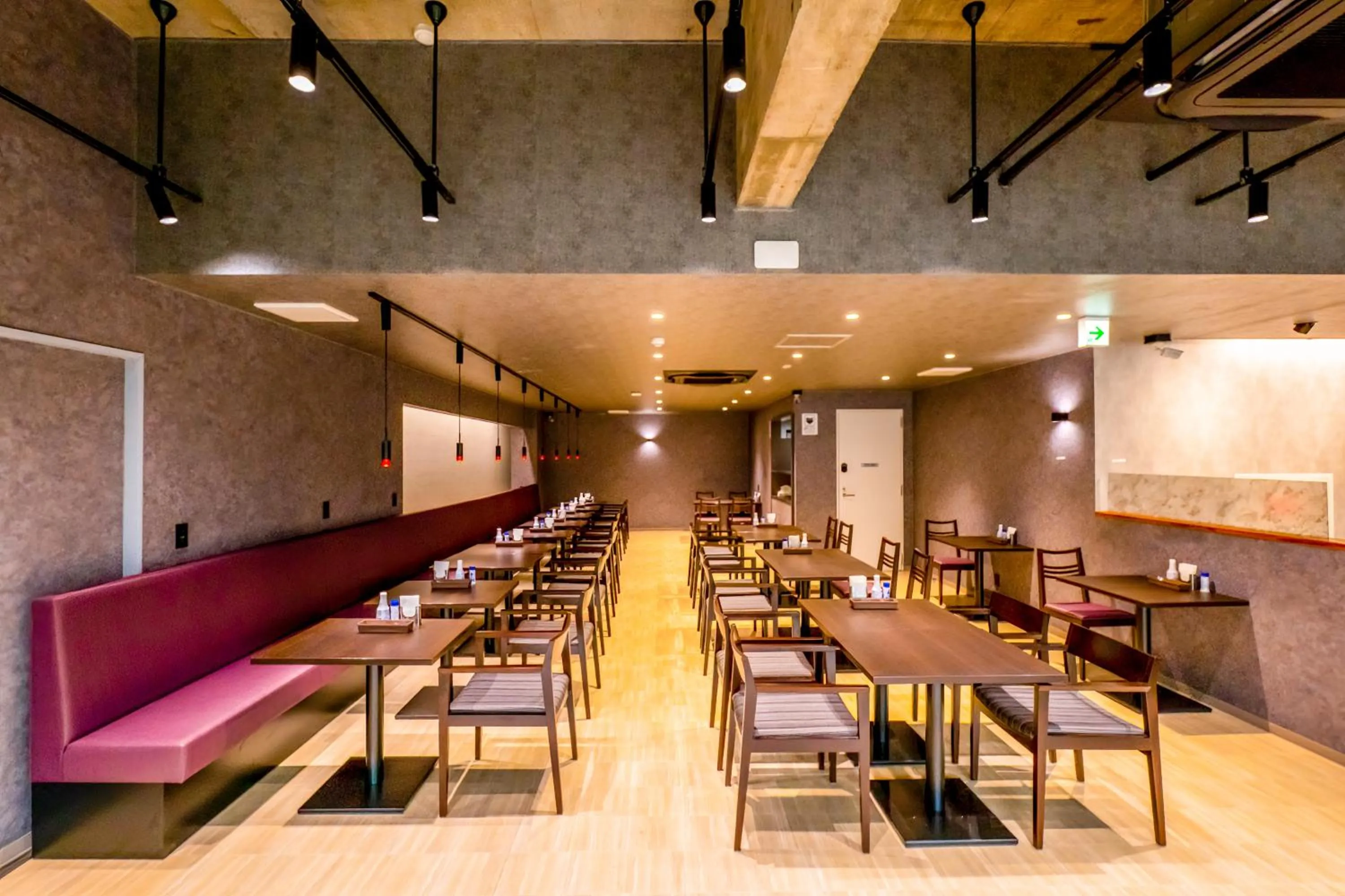 Restaurant/places to eat in Hotel Sun