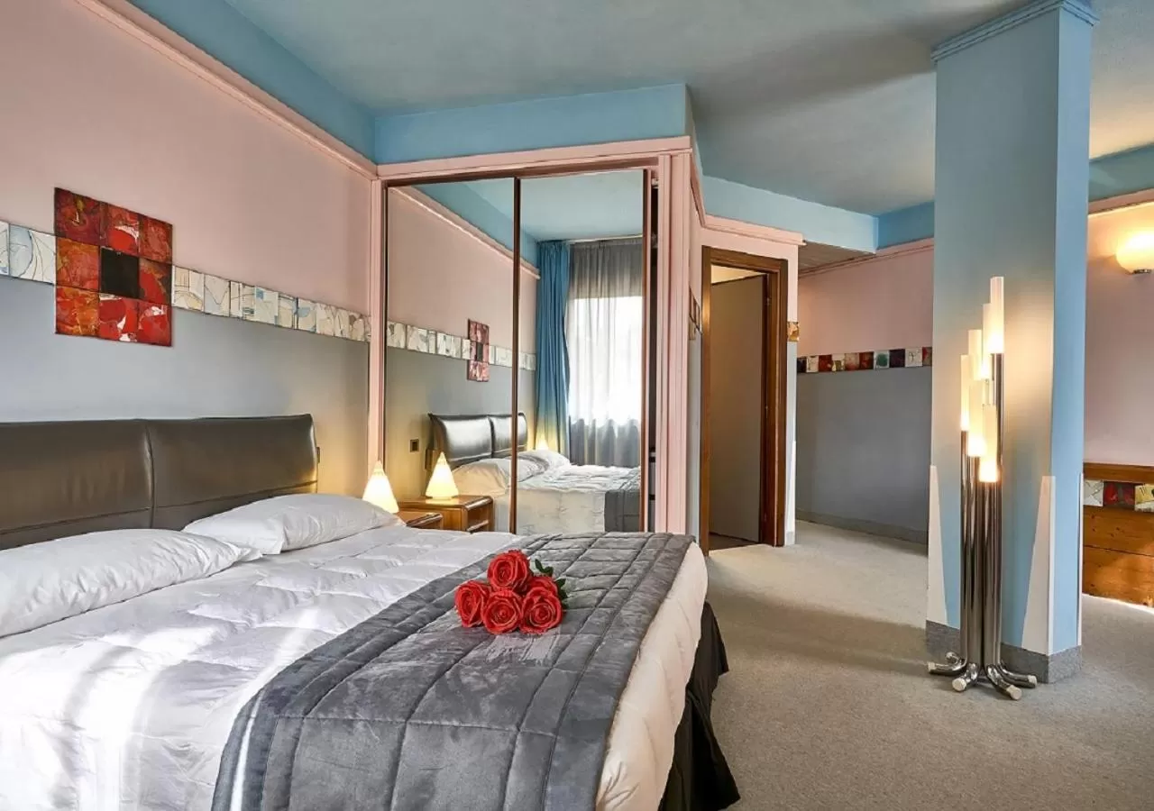 Photo of the whole room, Bed in Albornoz Palace Hotel