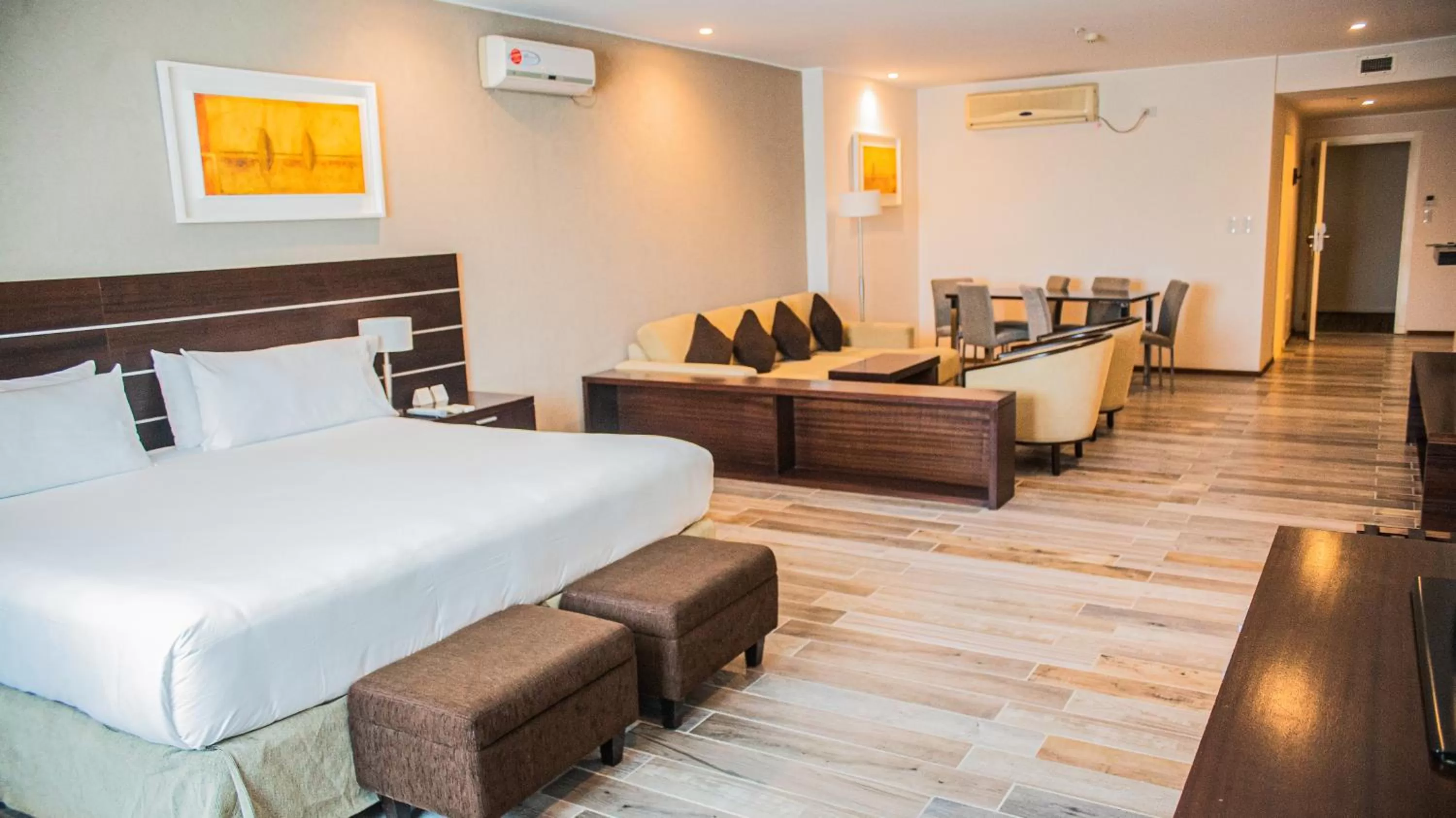 Photo of the whole room in Orfeo Suites Cordoba