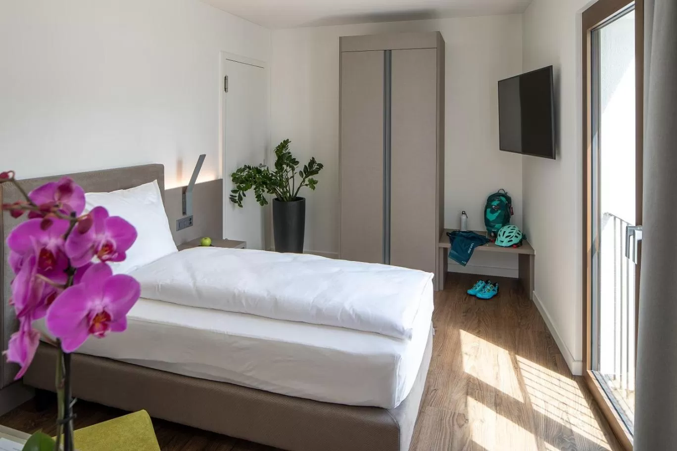 Bed in Hotel Lago Maggiore - Welcome!