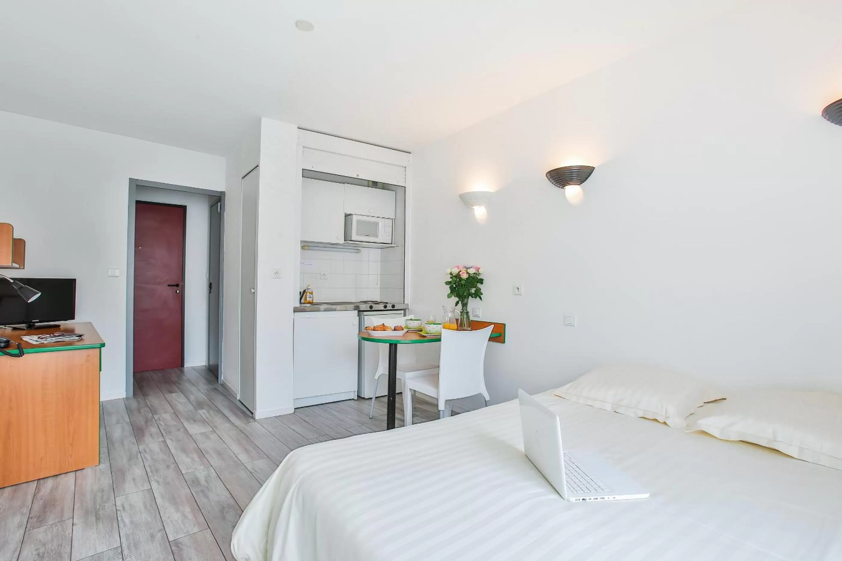 Studio (2 Adults) in Hôtel et Résidence Les Lauréades Clermont-Ferrand Centre Jaude