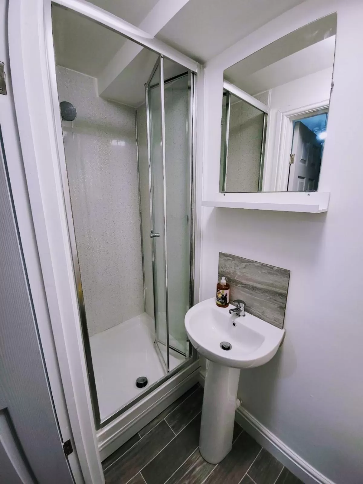 Shower in Easy Living Nottingham - Burns Street